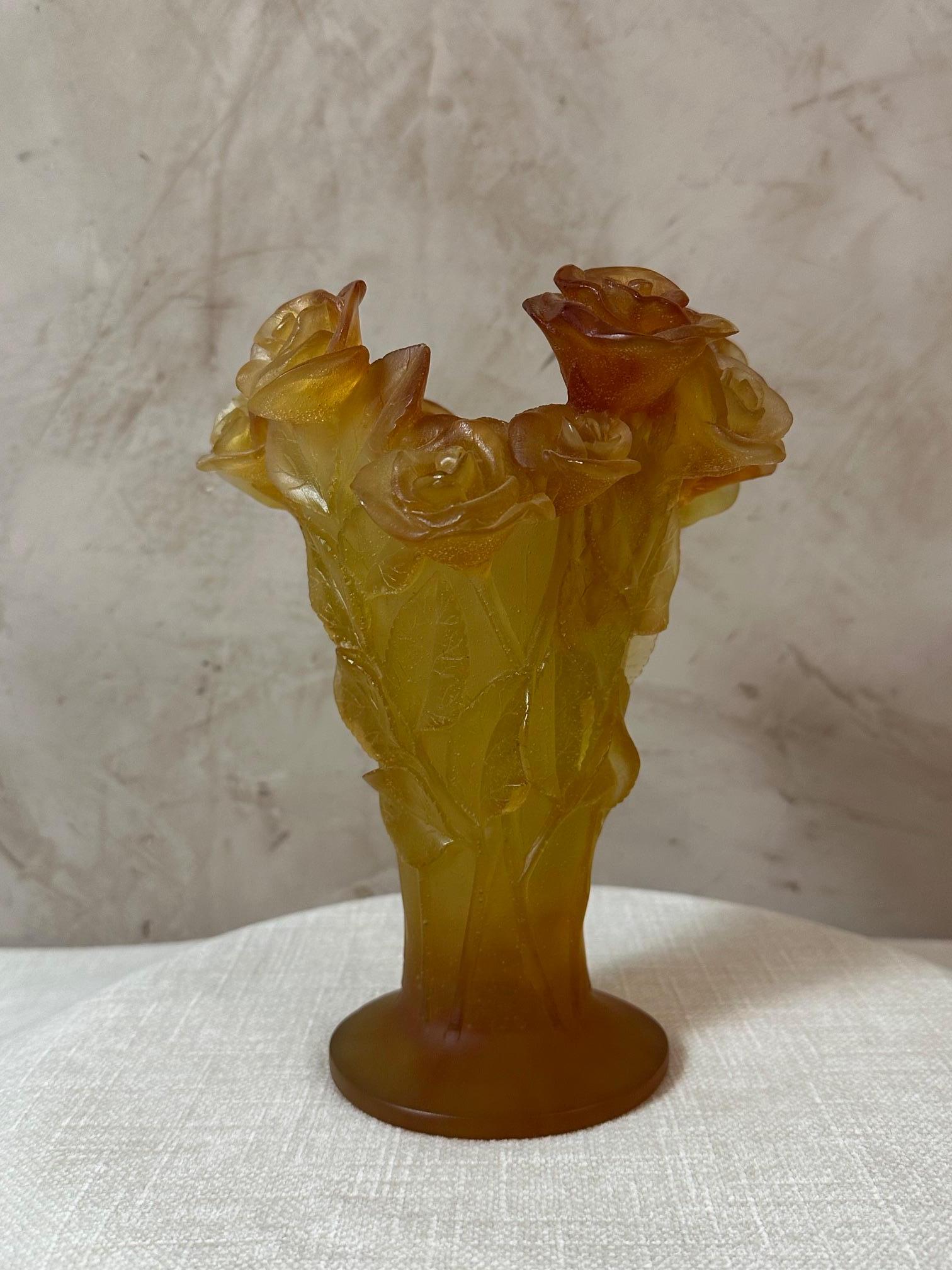 Vaso di rose in vetro moderno Daum France In condizioni buone in vendita a LEGNY, FR