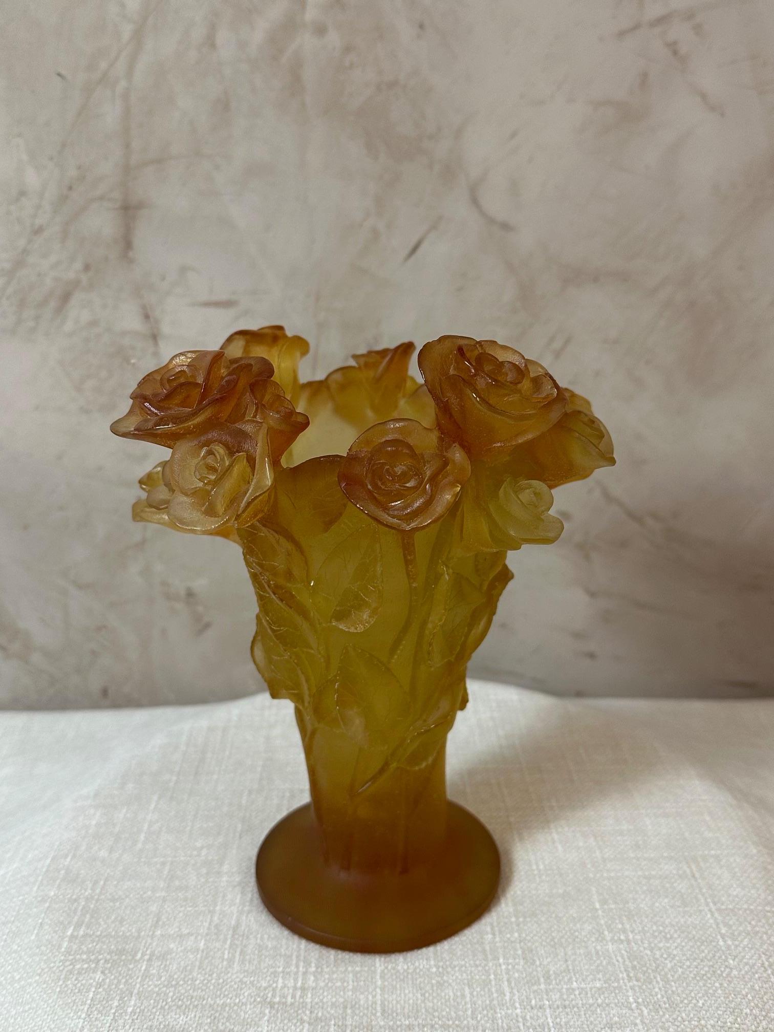 Vaso di rose in vetro moderno Daum France in vendita 2