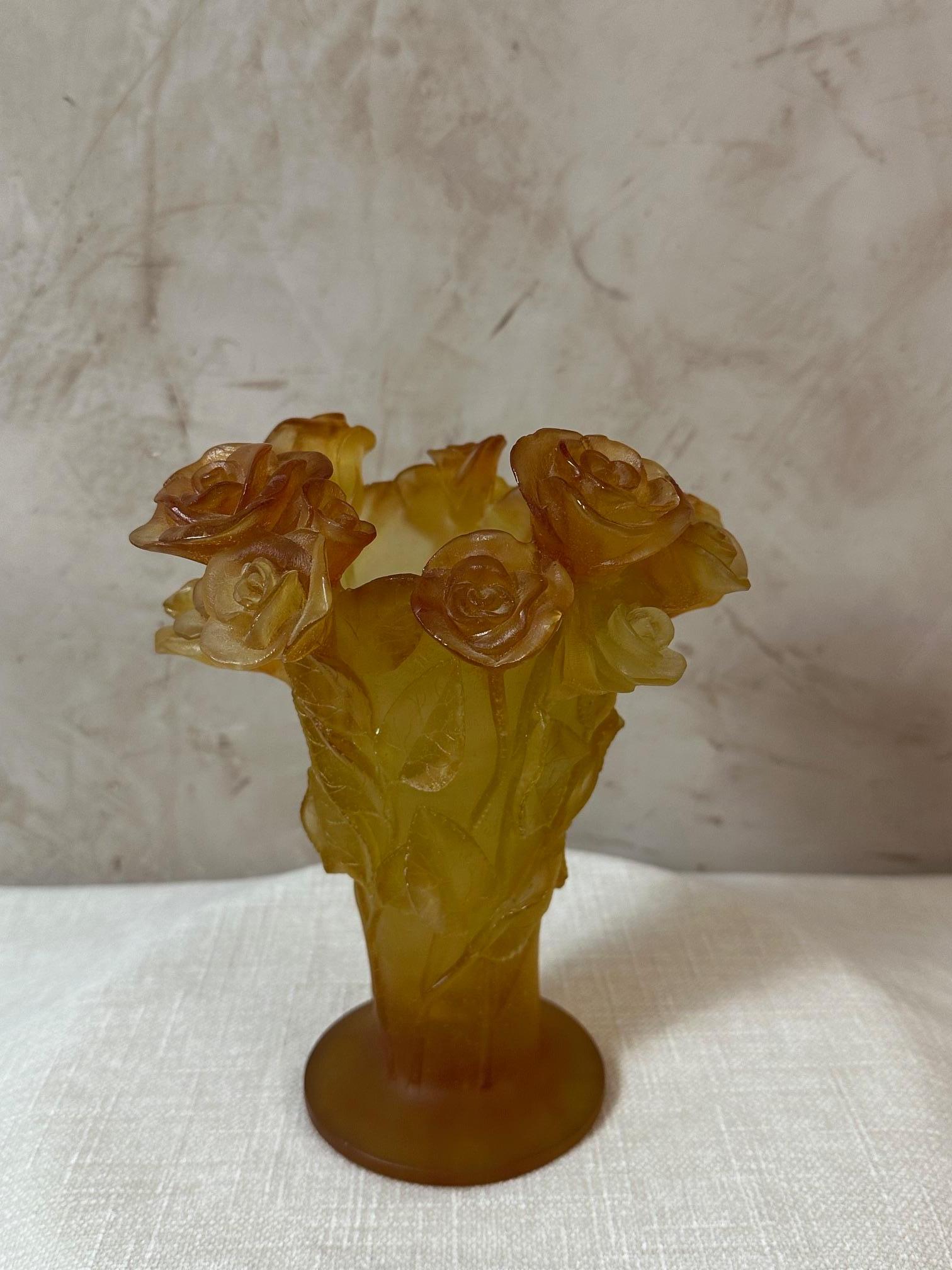 Vaso di rose in vetro moderno Daum France in vendita 3