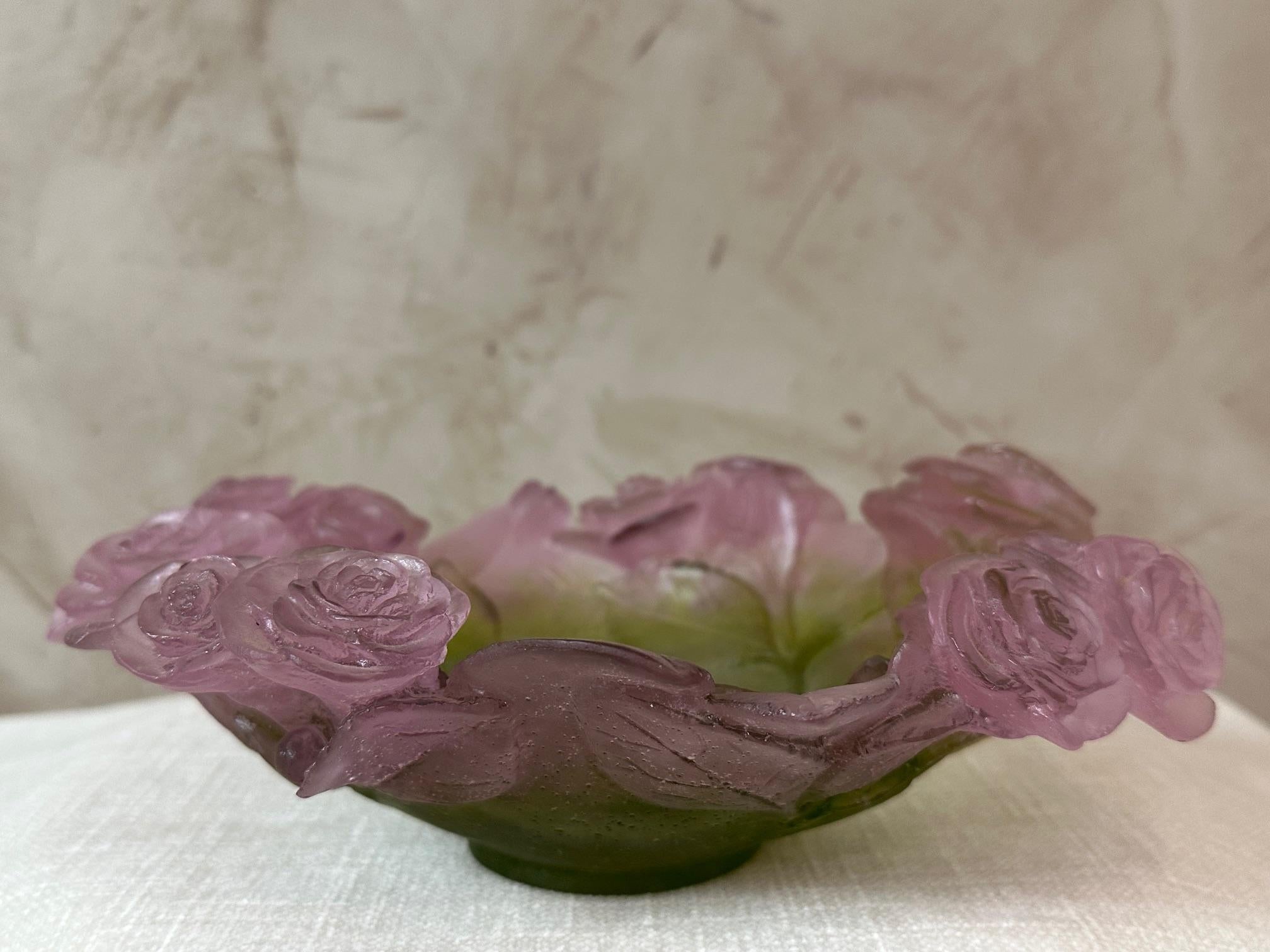 An exceptional piece! Magnificent pate de verre bowl from the famous French crystal manufacture Daum. It dates from the 2010s. 
This vase represents roses and leaves blends green and pink with remarkable elegance.
Signed 