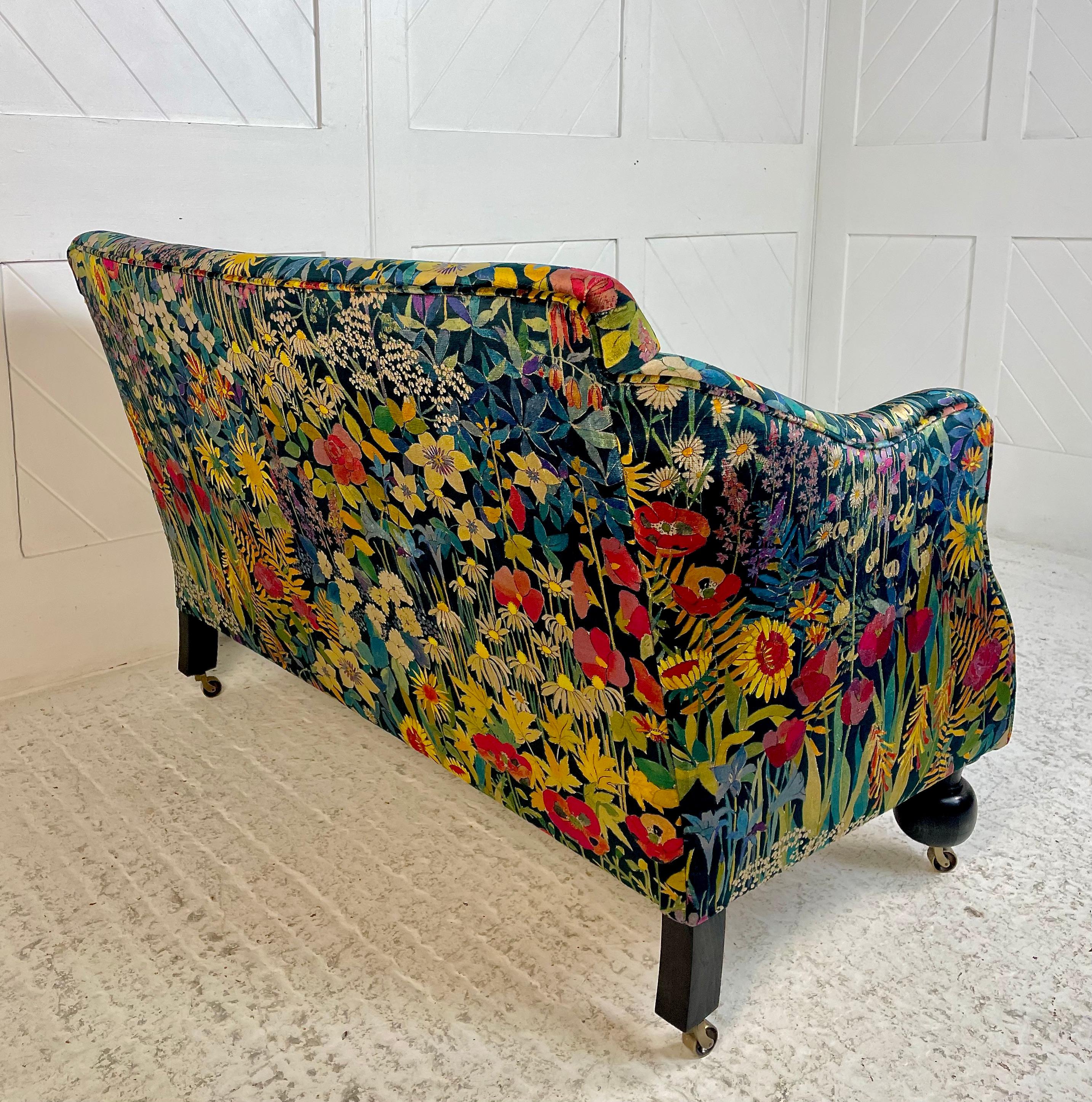 Modern Day Deco style small Settee  In New Condition For Sale In Petworth, GB