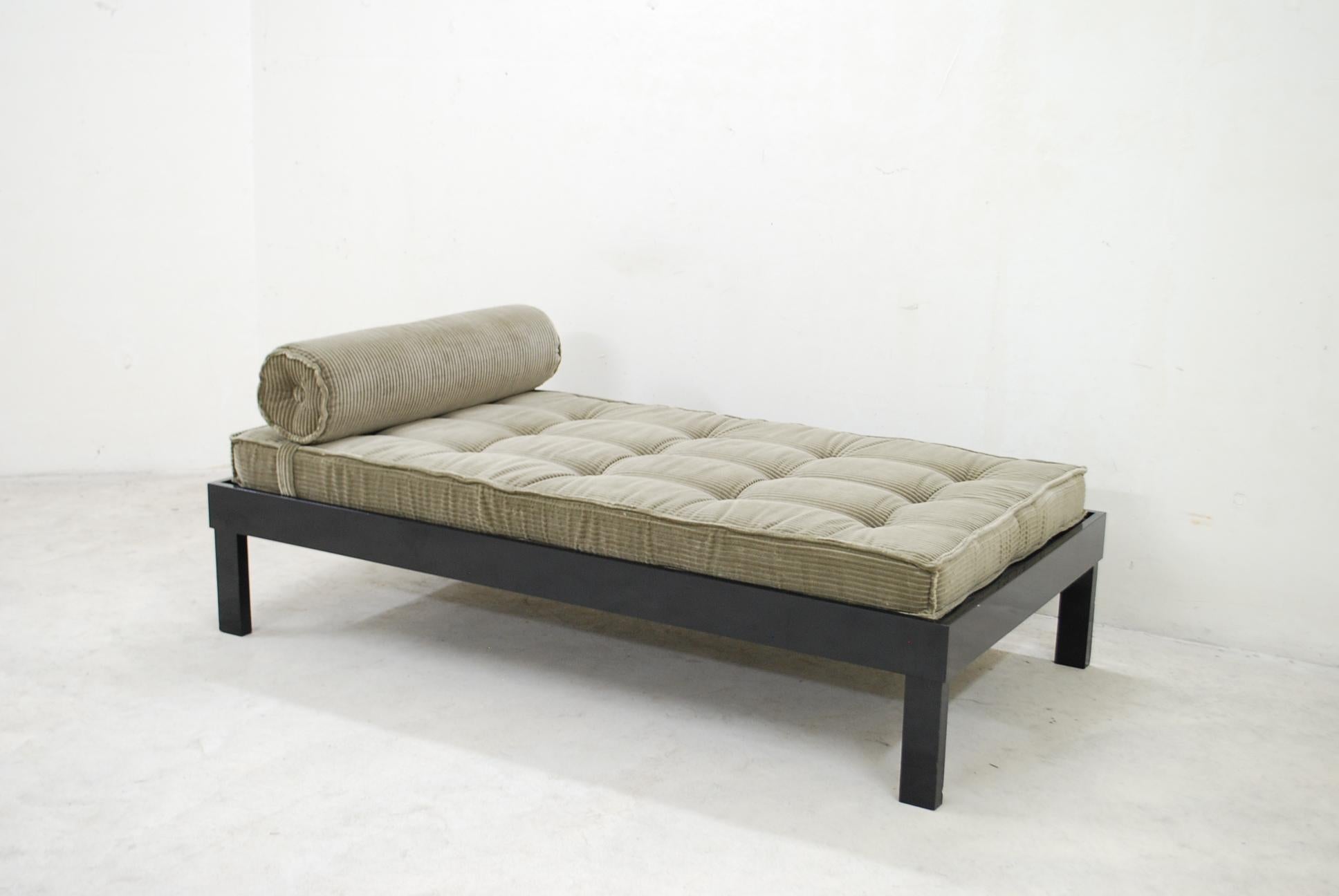 Modern Daybed Sofa by Burburry Prorsum For Sale 1