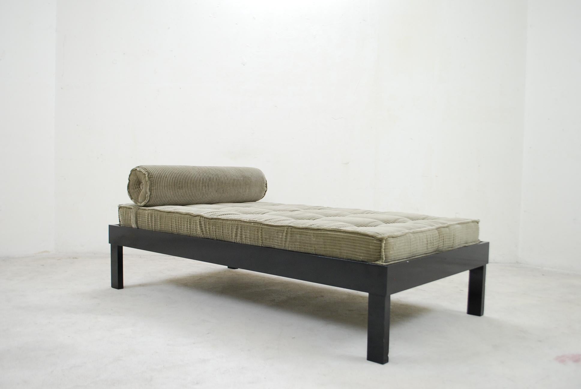 Modern Daybed Sofa by Burburry Prorsum For Sale 2