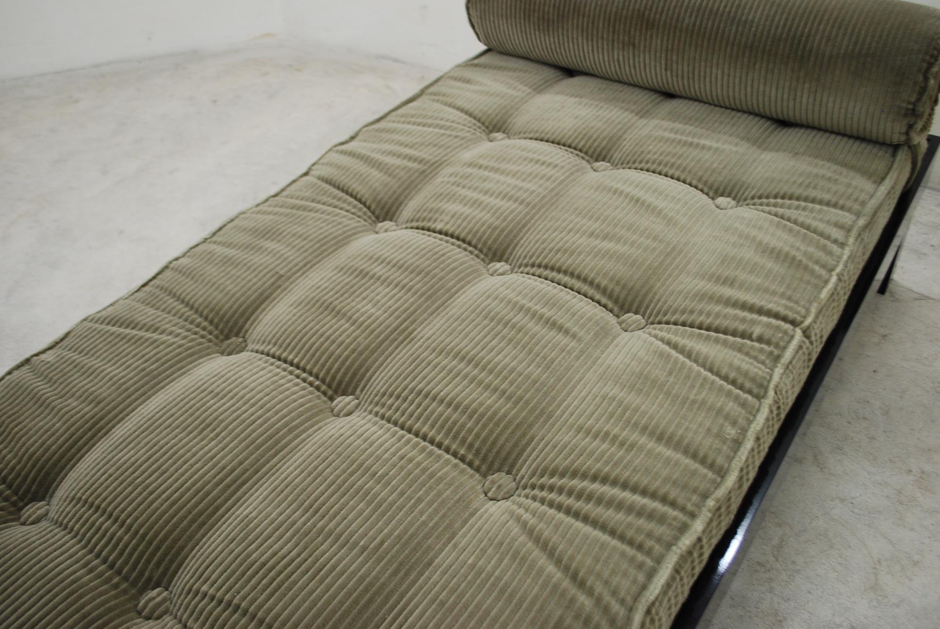 Modern Daybed Sofa by Burburry Prorsum For Sale 7