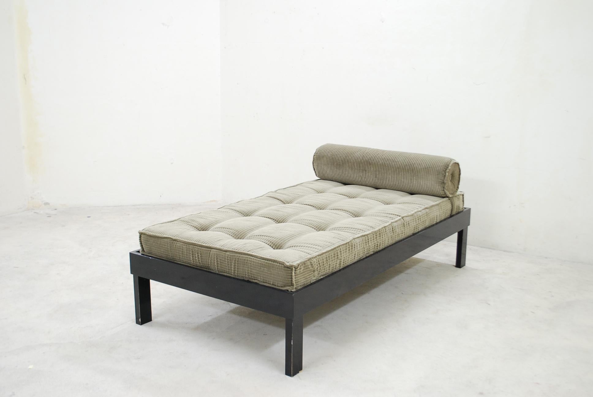 Modern Daybed Sofa by Burburry Prorsum For Sale 11
