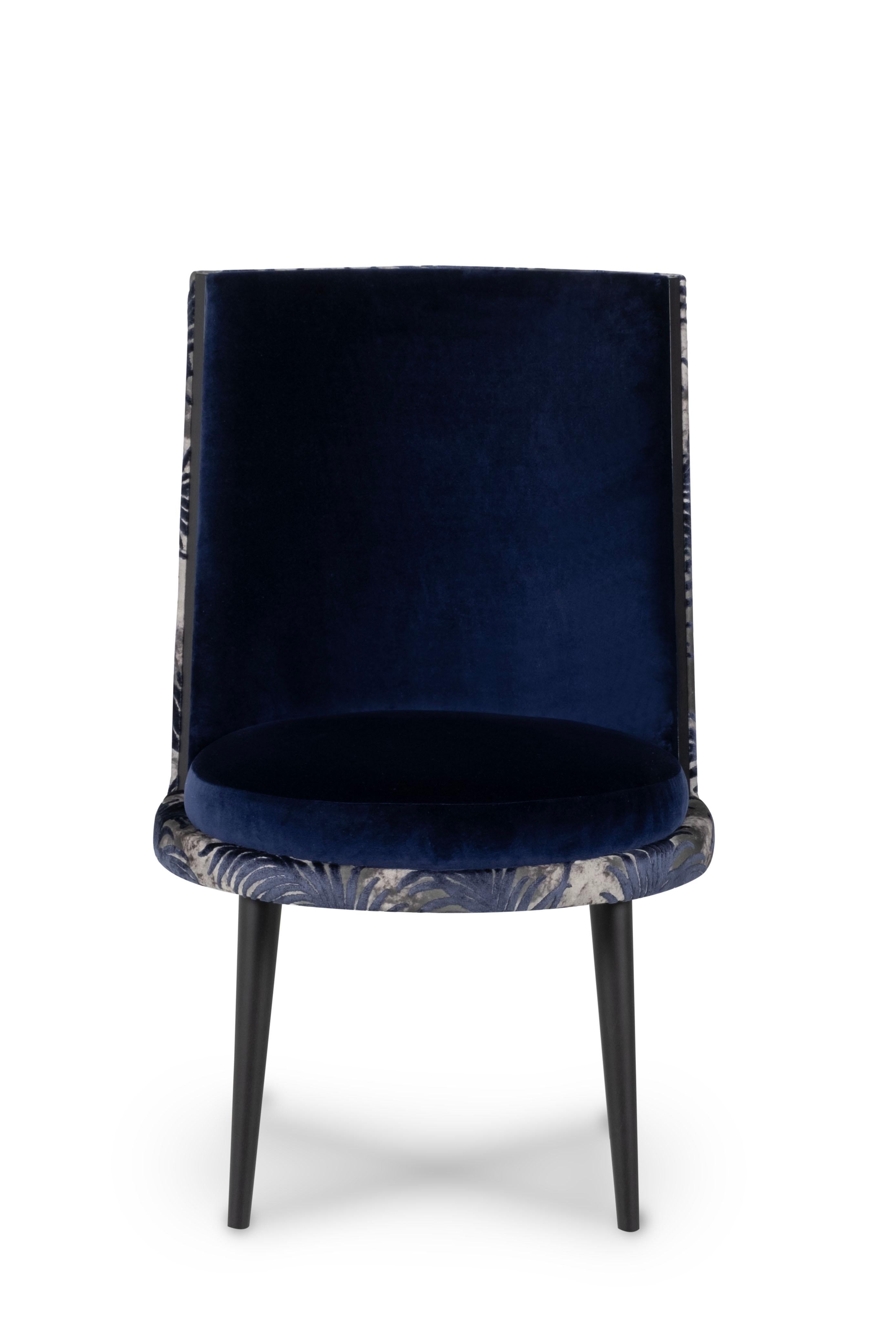 De Castro Stuhl, Modern Collection'S, handgefertigt in Portugal - Europa von GF Modern.

Der De Castro Esszimmerstuhl ist eine Hommage an eine der bemerkenswertesten portugiesischen Liebesgeschichten und zelebriert die Gelassenheit und Zartheit von