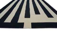 Kilim geométrico moderno de lana en negro y marfil 9'10''x12'10''