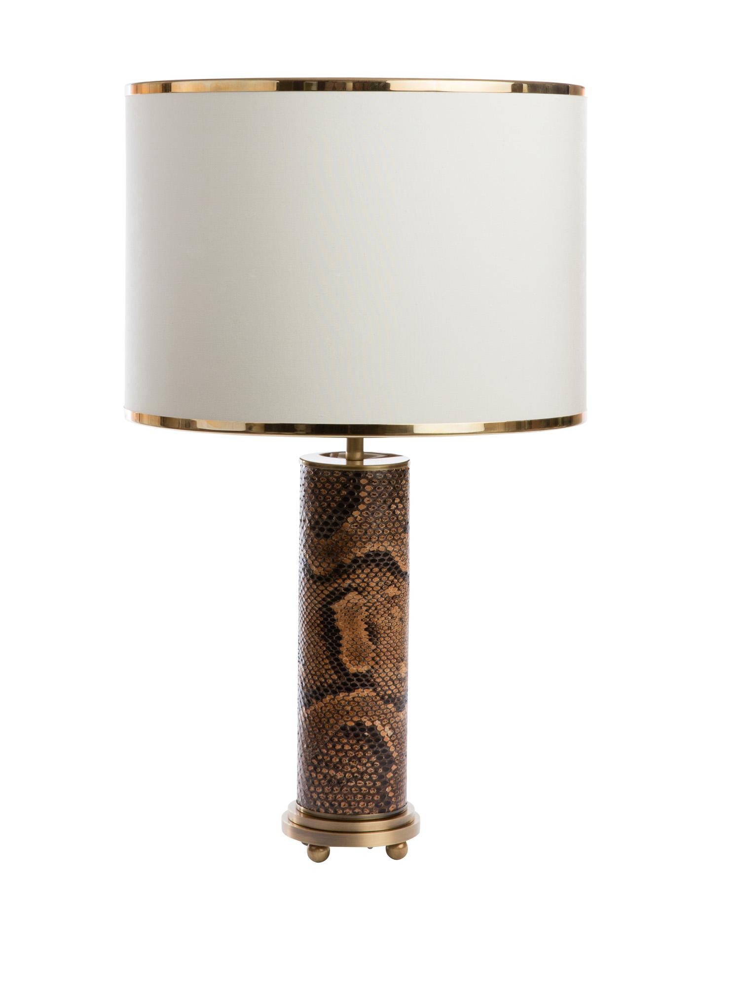 Lampe à colonne à gradins Art Déco moderne en bronze moulé avec revêtement en peau de serpent en vente 3