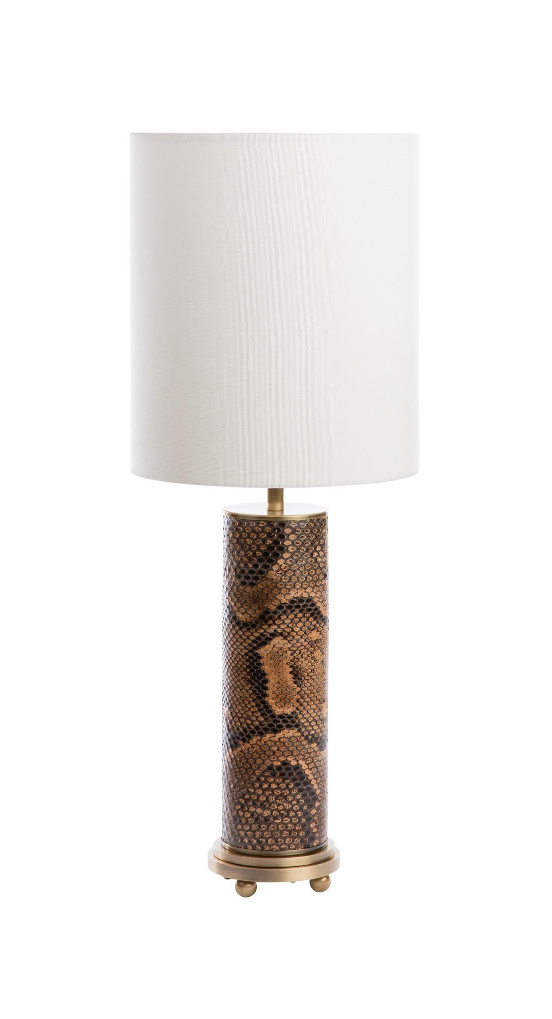 Art déco Lampe à colonne à gradins Art Déco moderne en bronze moulé avec revêtement en peau de serpent en vente