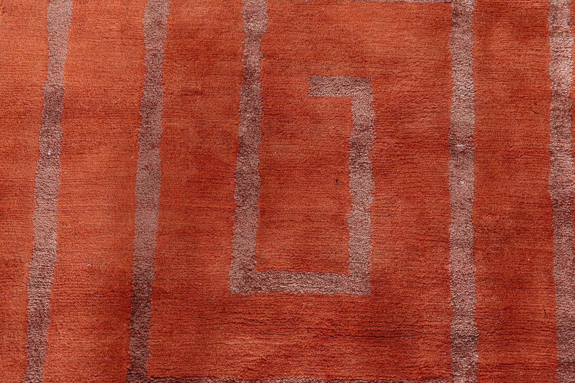 Moderner, von der Deko inspirierter tibetischer Teppich mit griechischem Schlüsselmotiv von Doris Leslie Blau (Handgefertigt) im Angebot