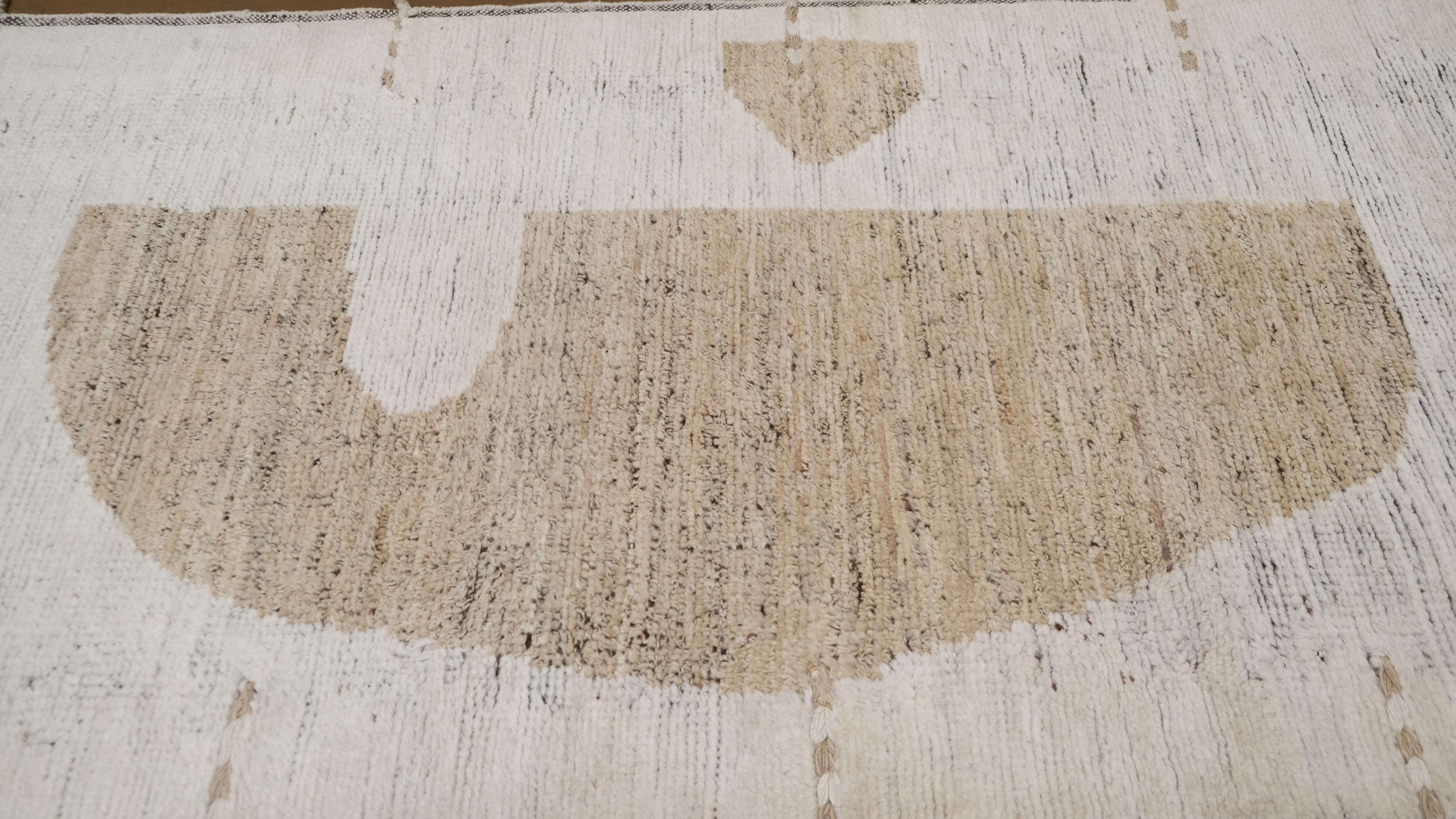 Großer gemusterter Woll-Läufer im modernen Deko-Stil  3'1''x12' (Moderne) im Angebot