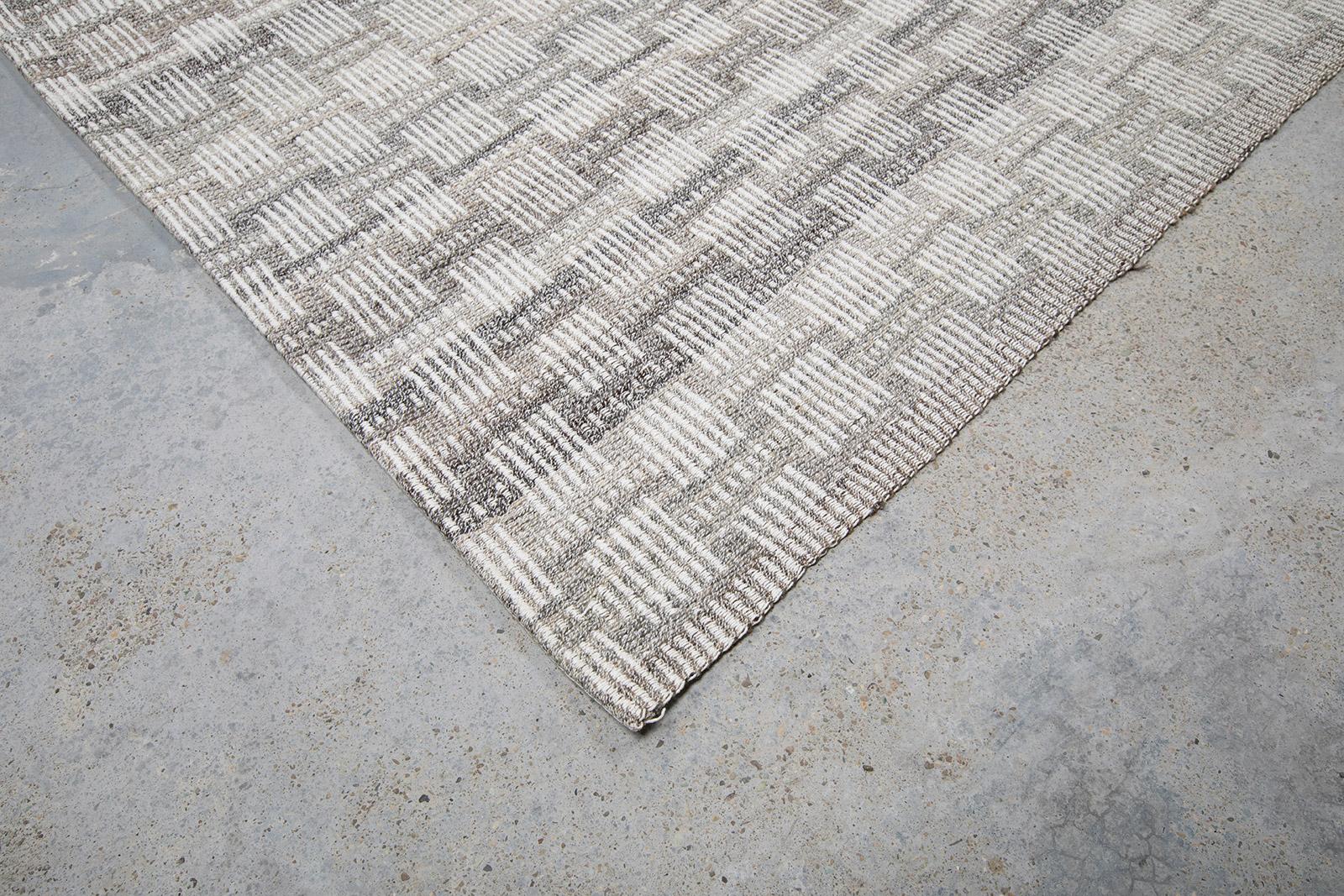 Modern Decorative Flatweave Textured Rug in Natural Tones In New Condition For Sale In New York, NY