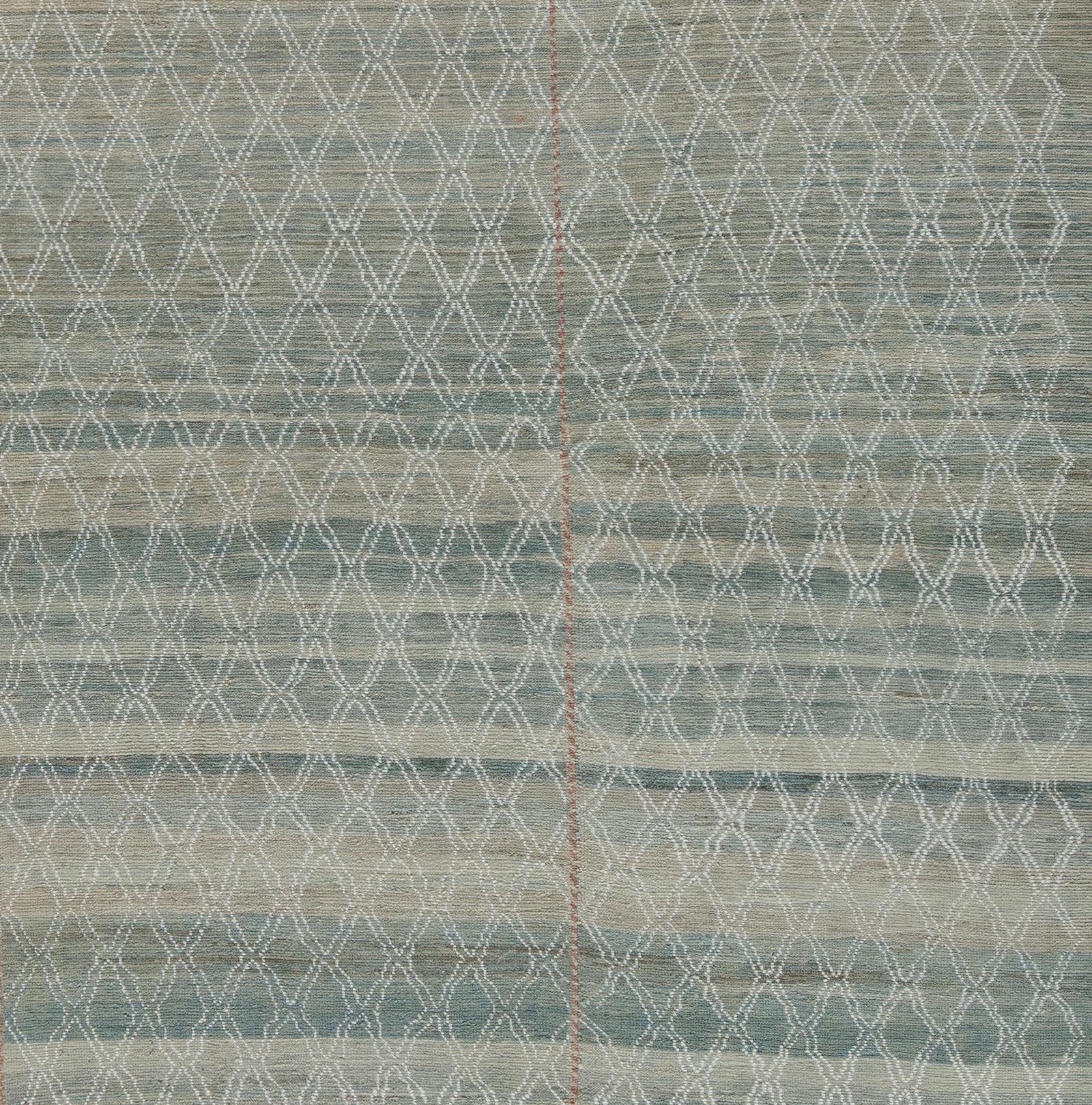Modern Decorative Persian Shiraz Rug In New Condition In New York, NY