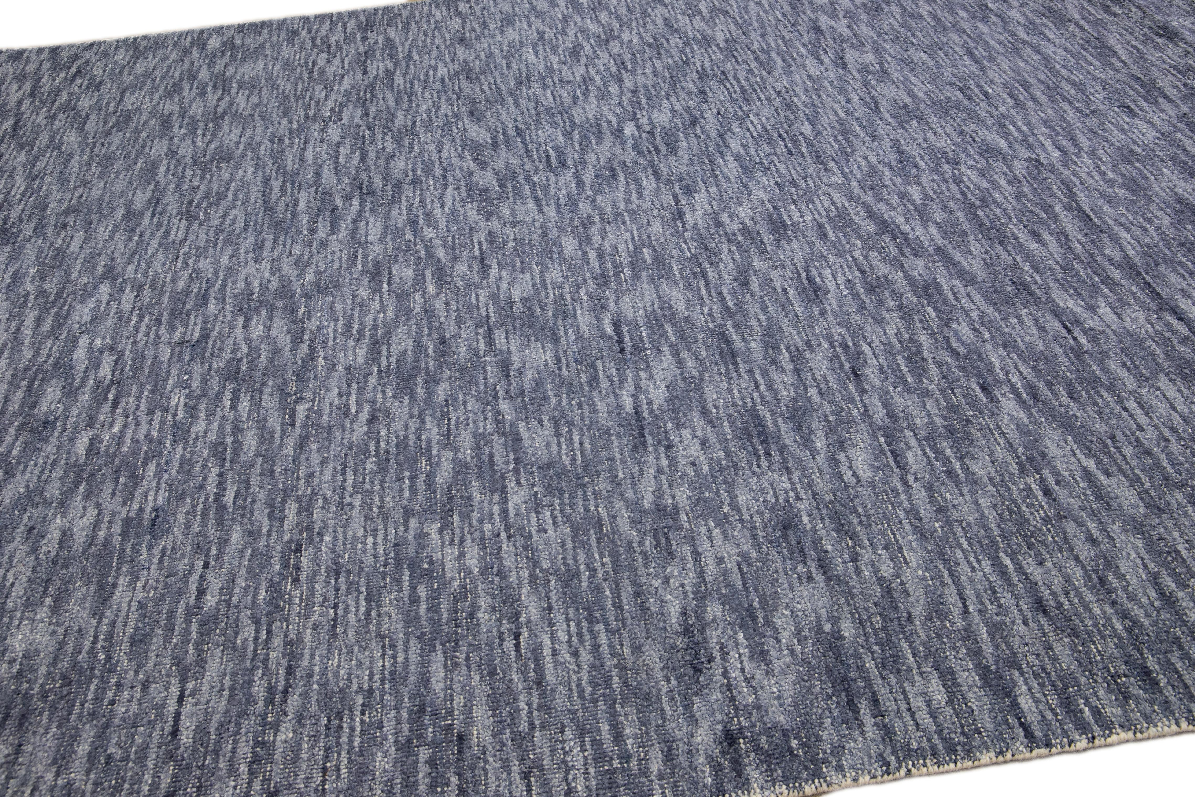Modern Delino Handloom Abstract Solid Navy Blue Wool Rug For Sale 2