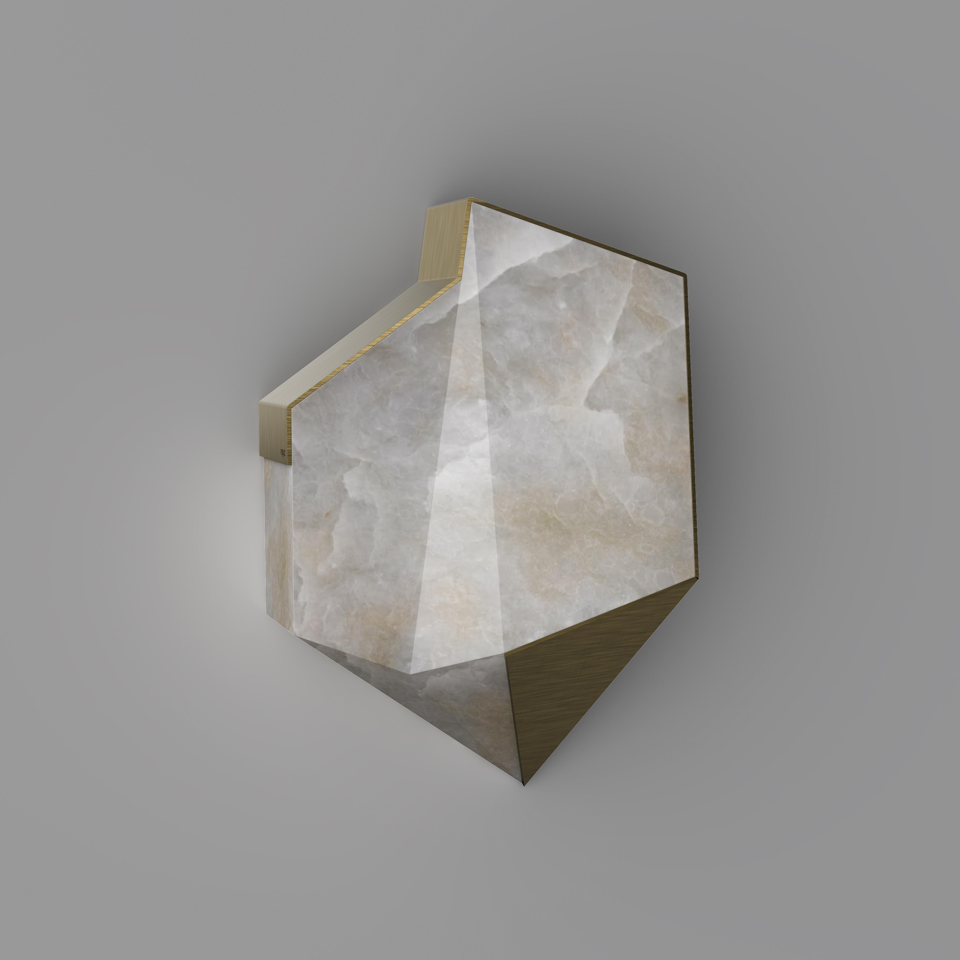XXI secolo e contemporaneo Lampada da parete moderna Denali Alabastro, Ottone Realizzata a mano in Portogallo da Porus Studio A in vendita