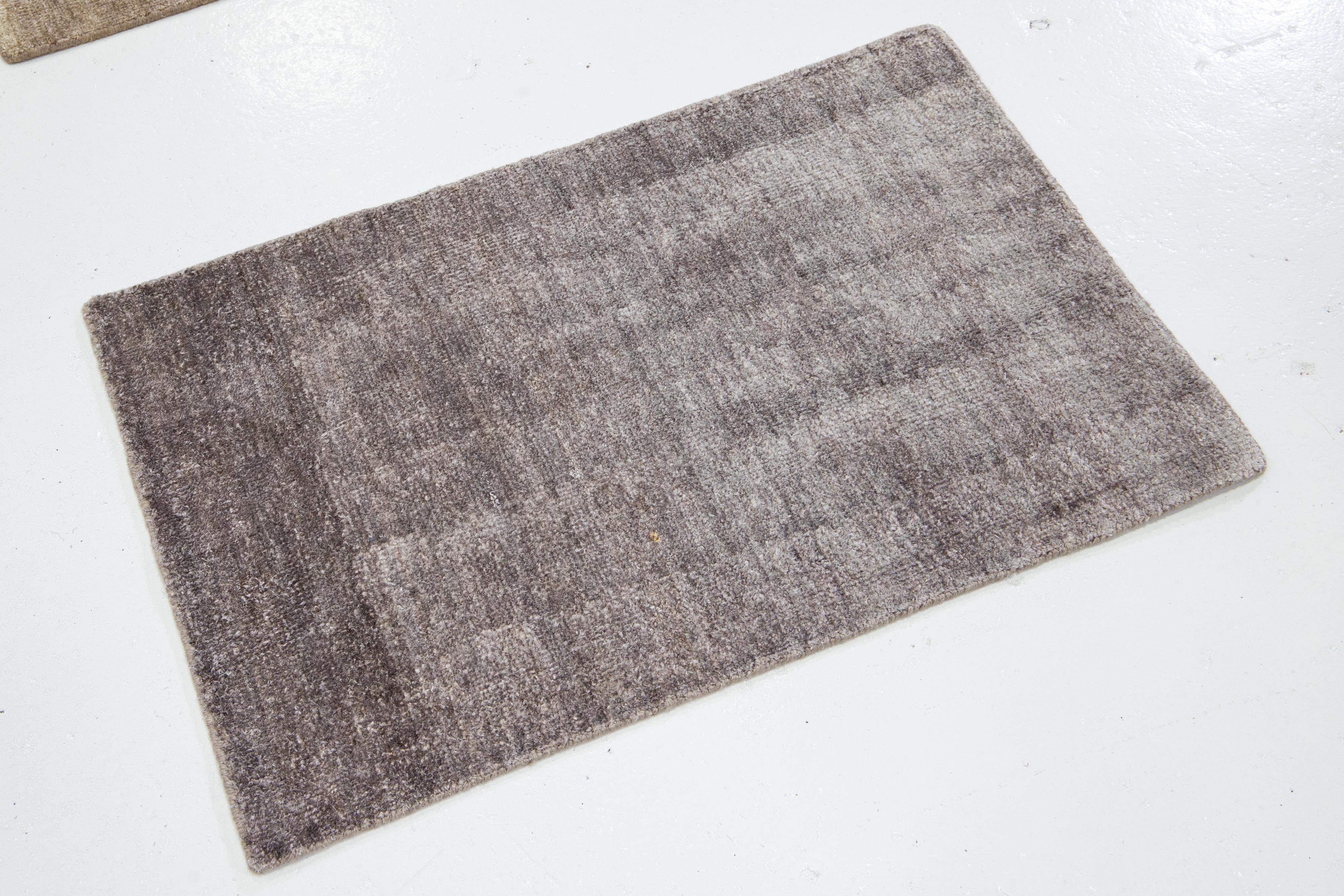 Indiano Tappeto in seta personalizzato Modern Desert Collection'S di Apadana in vendita