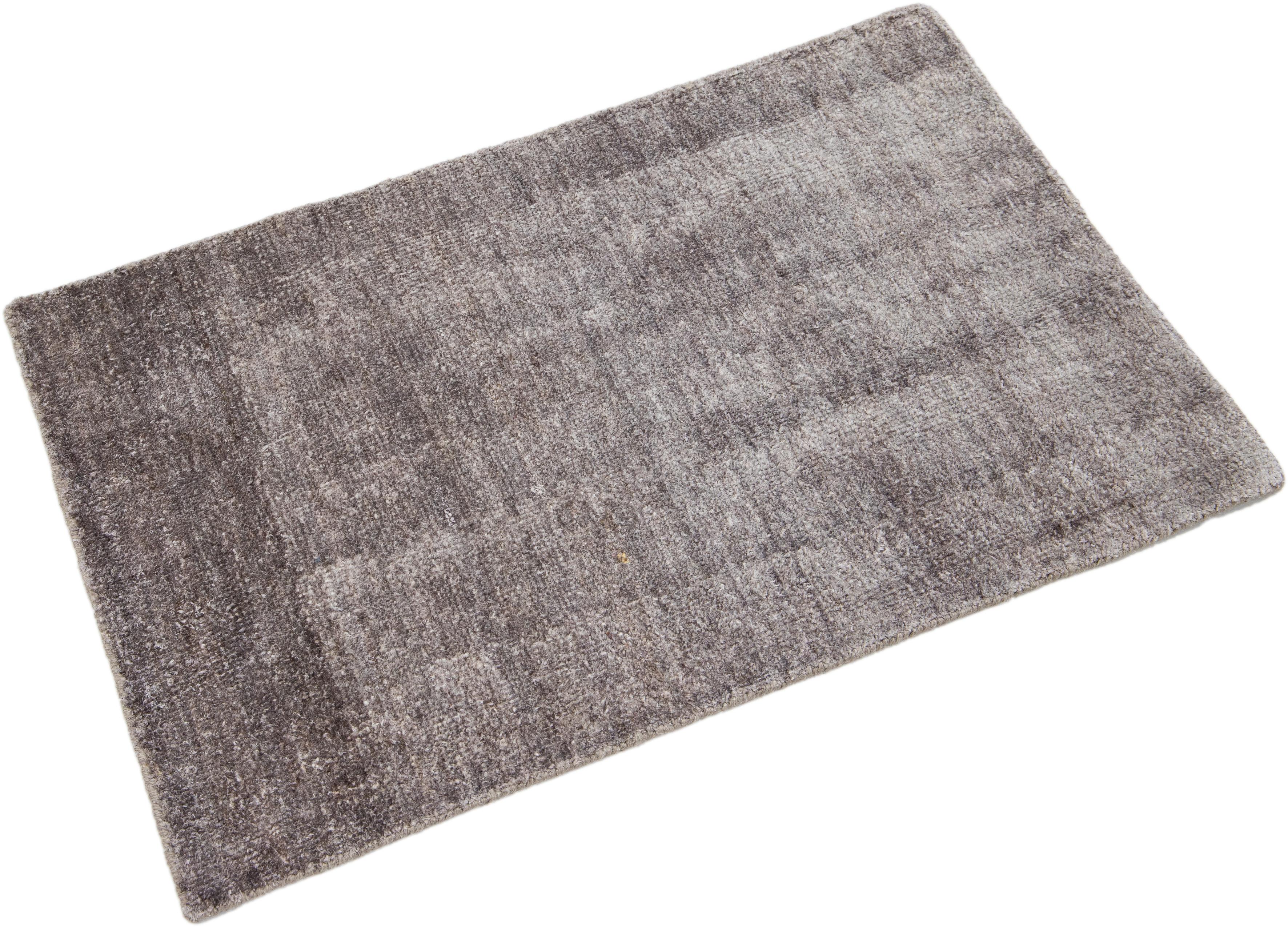 Annodato a mano Tappeto in seta personalizzato Modern Desert Collection'S di Apadana in vendita