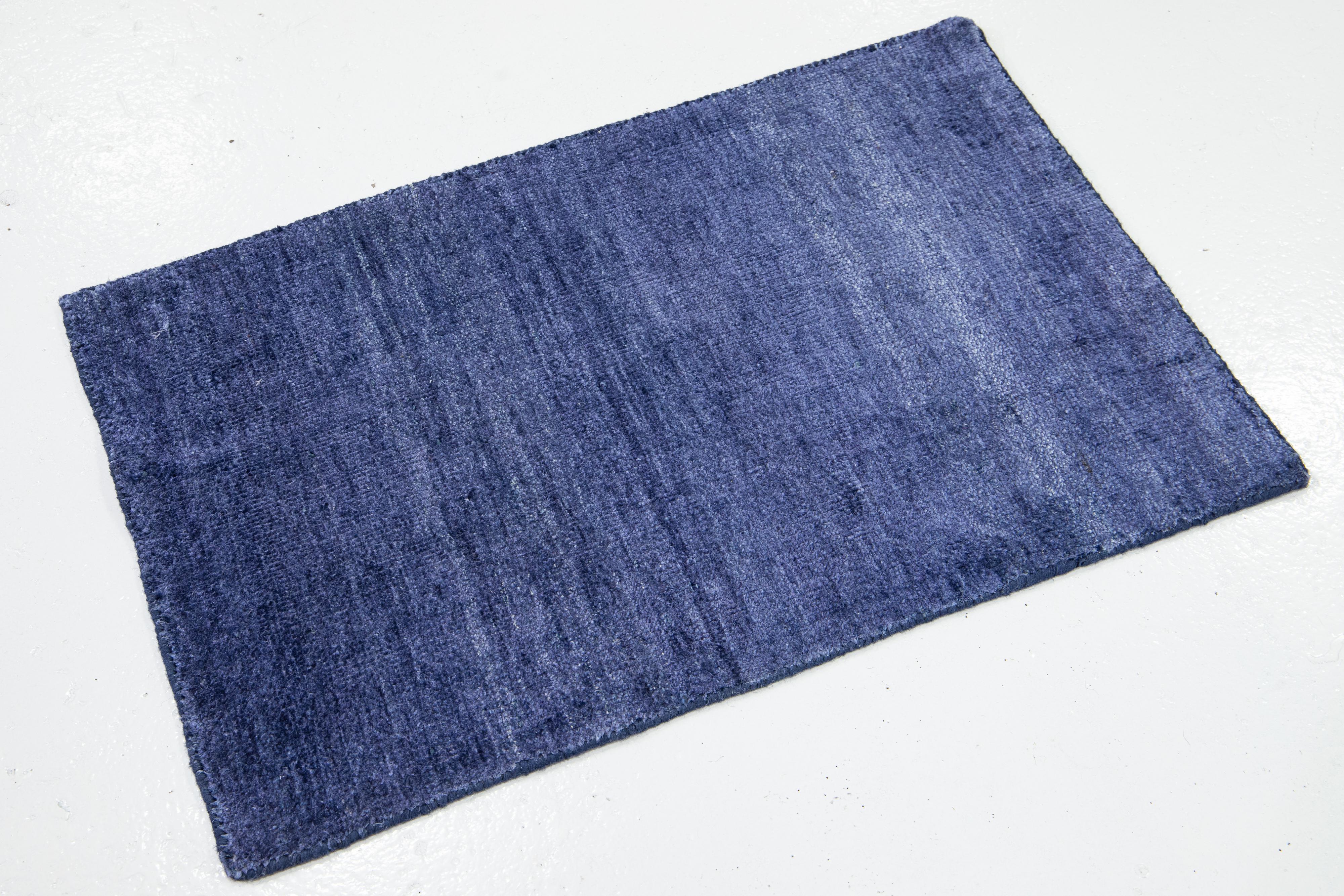Annodato a mano Tappeto in seta personalizzato Modern Desert Collection'S in blu di Apadana in vendita