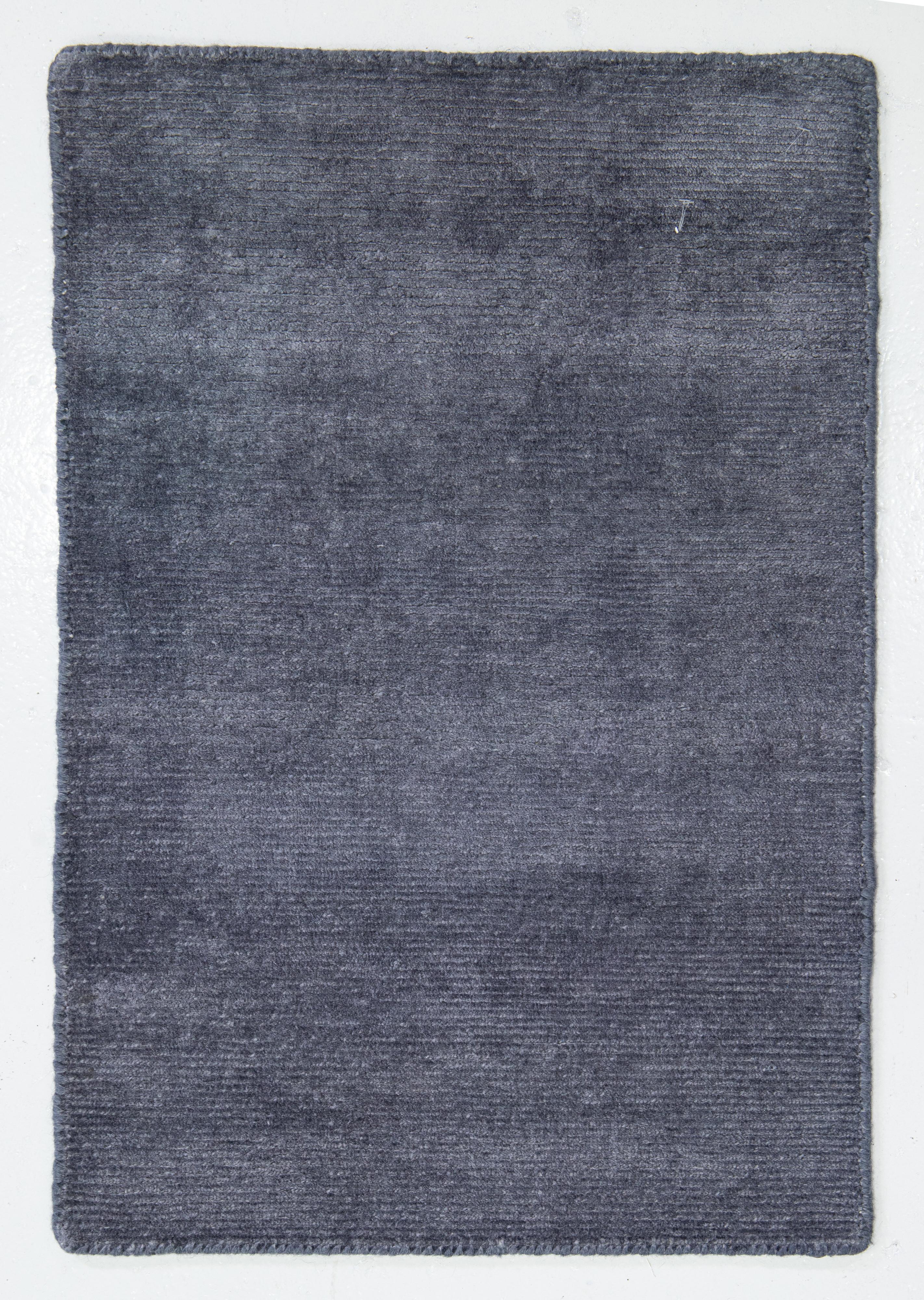 Indiano Tappeto in seta personalizzato Modern Desert Collection'S in grigio scuro di Apadana in vendita