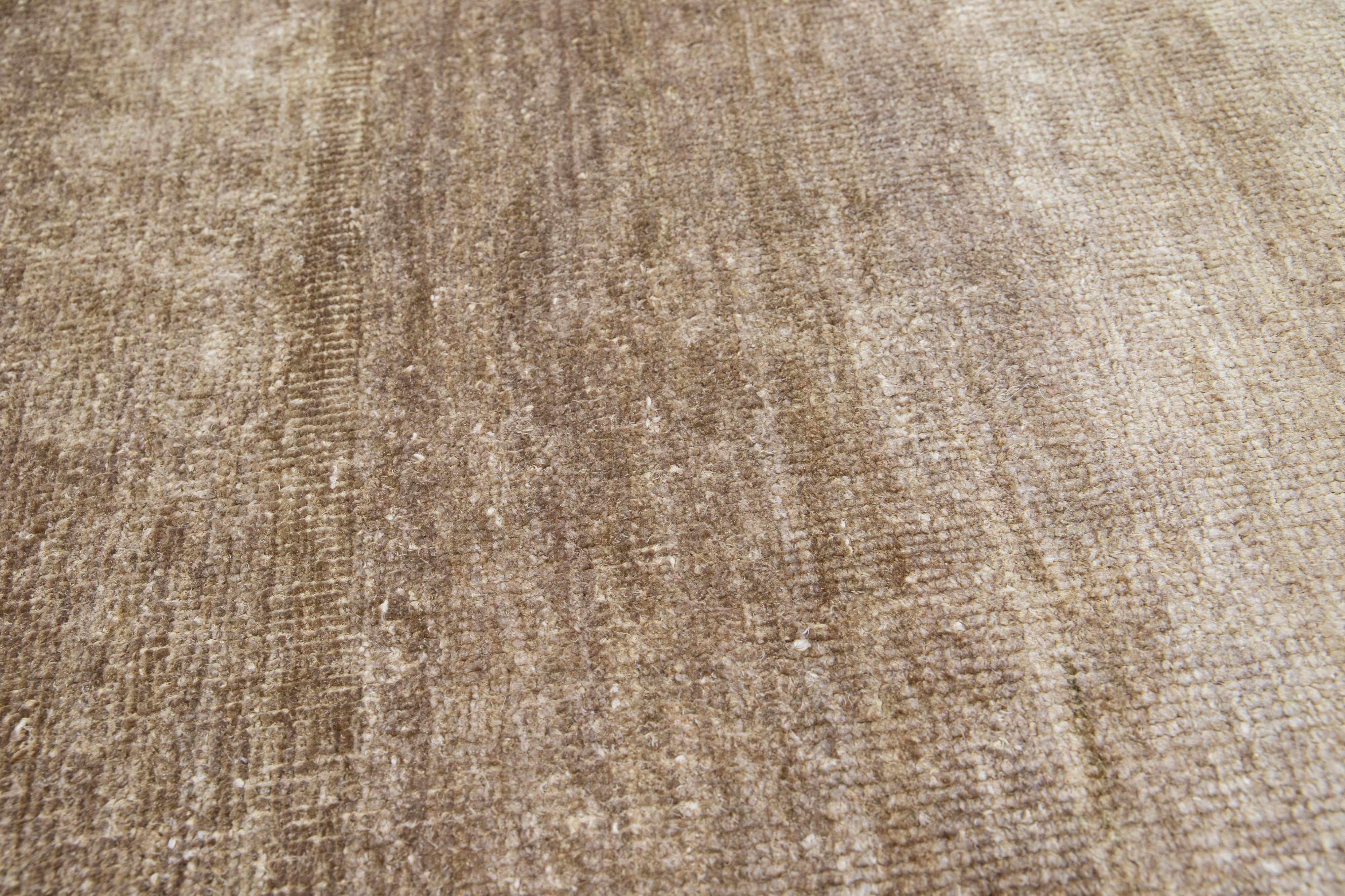 Moderno Tappeto in seta personalizzato Modern Desert Collection'S in Tan di Apadana in vendita