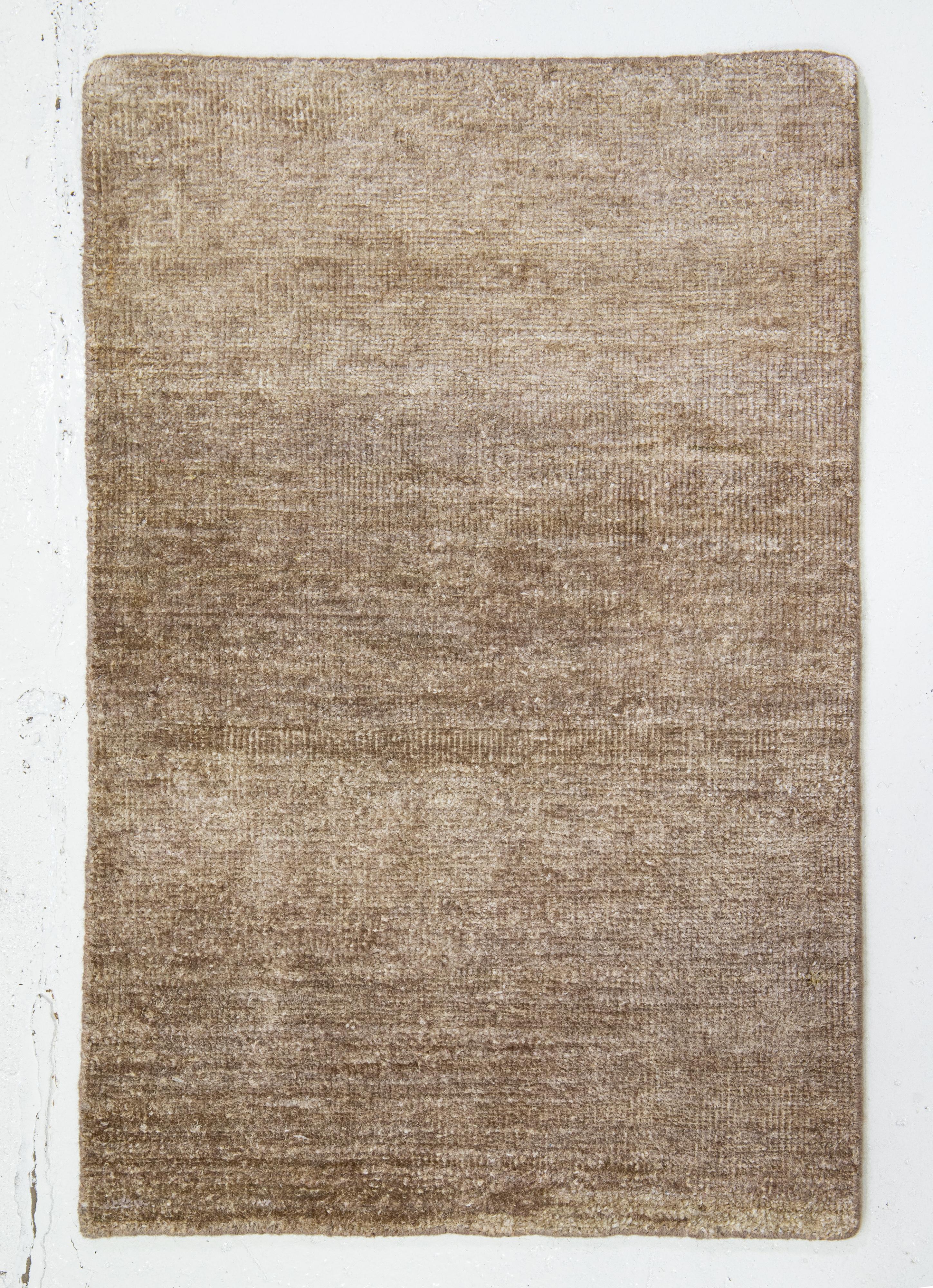 Indiano Tappeto in seta personalizzato Modern Desert Collection'S in Tan di Apadana in vendita