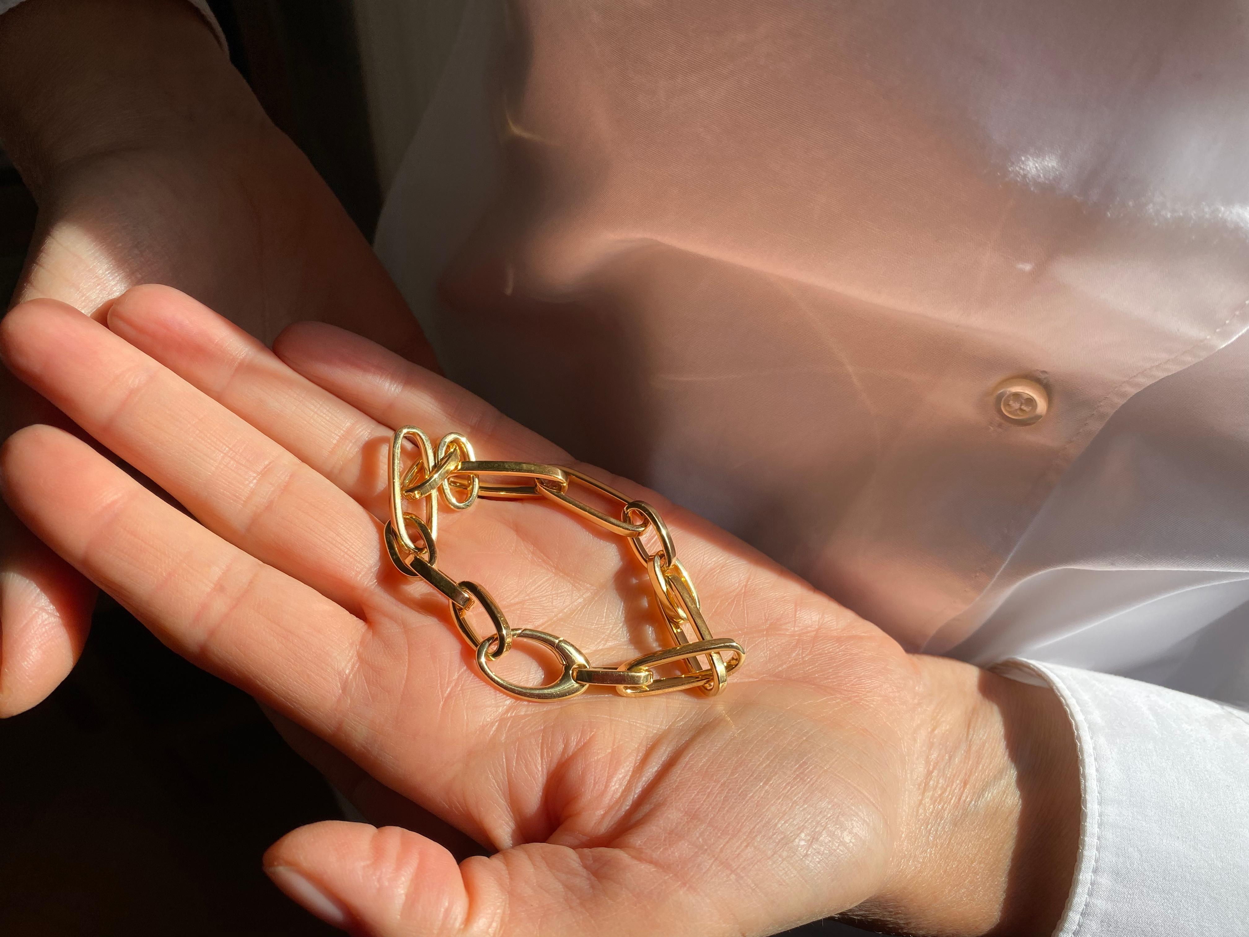 Bracelet à maillons en forme de clips en or jaune 18 carats au design moderne Unisexe en vente