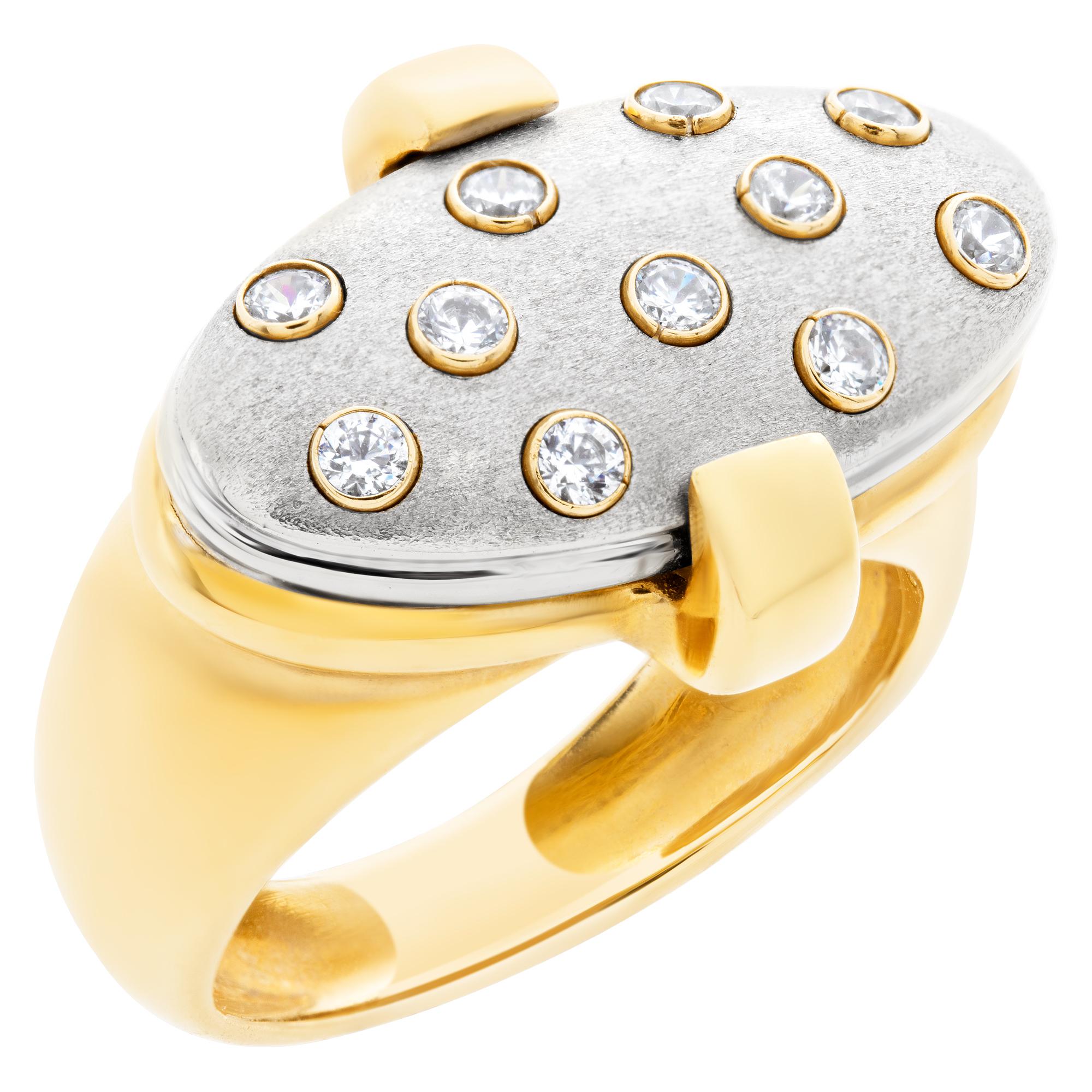 Anillo de oro blanco y amarillo de 18 quilates de diseño moderno con 0,50 quilates de diamantes en Excelente Estado en Surfside, FL