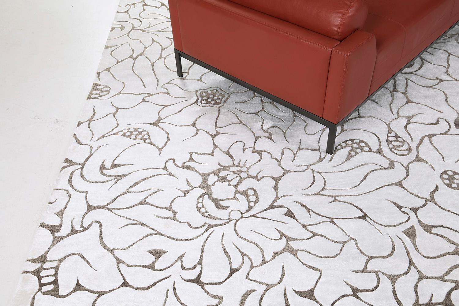 Jardin is a bamboo silk wool that brings out the best of any room space. It's the grayscale doodled theme and outlined floral works that make an outstanding piece of art. Adding these to your collection will be a great investment in a modern