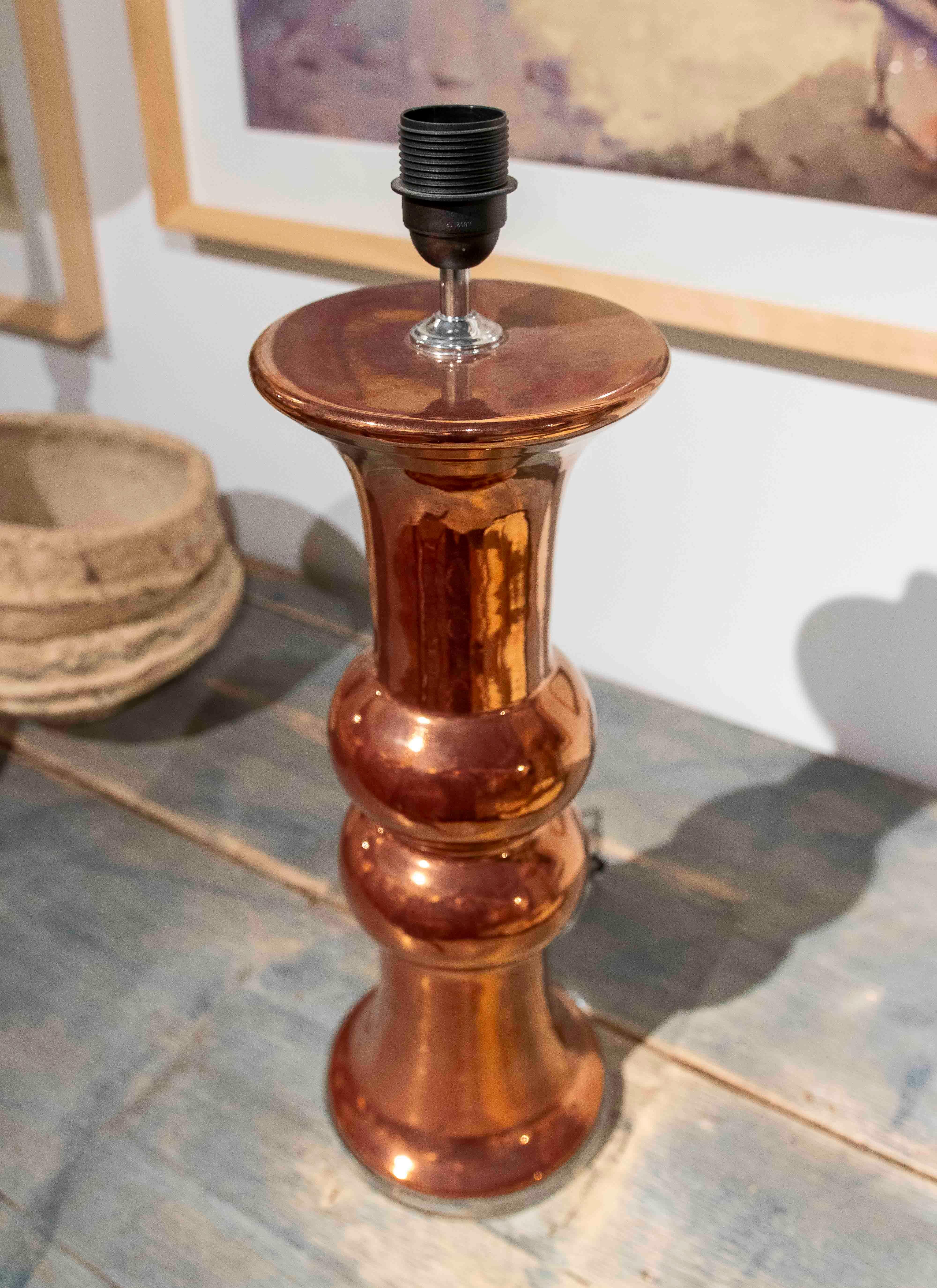 Modern Design Ceramic Table Lamp with a Copper Finish In Good Condition For Sale In Marbella, ES