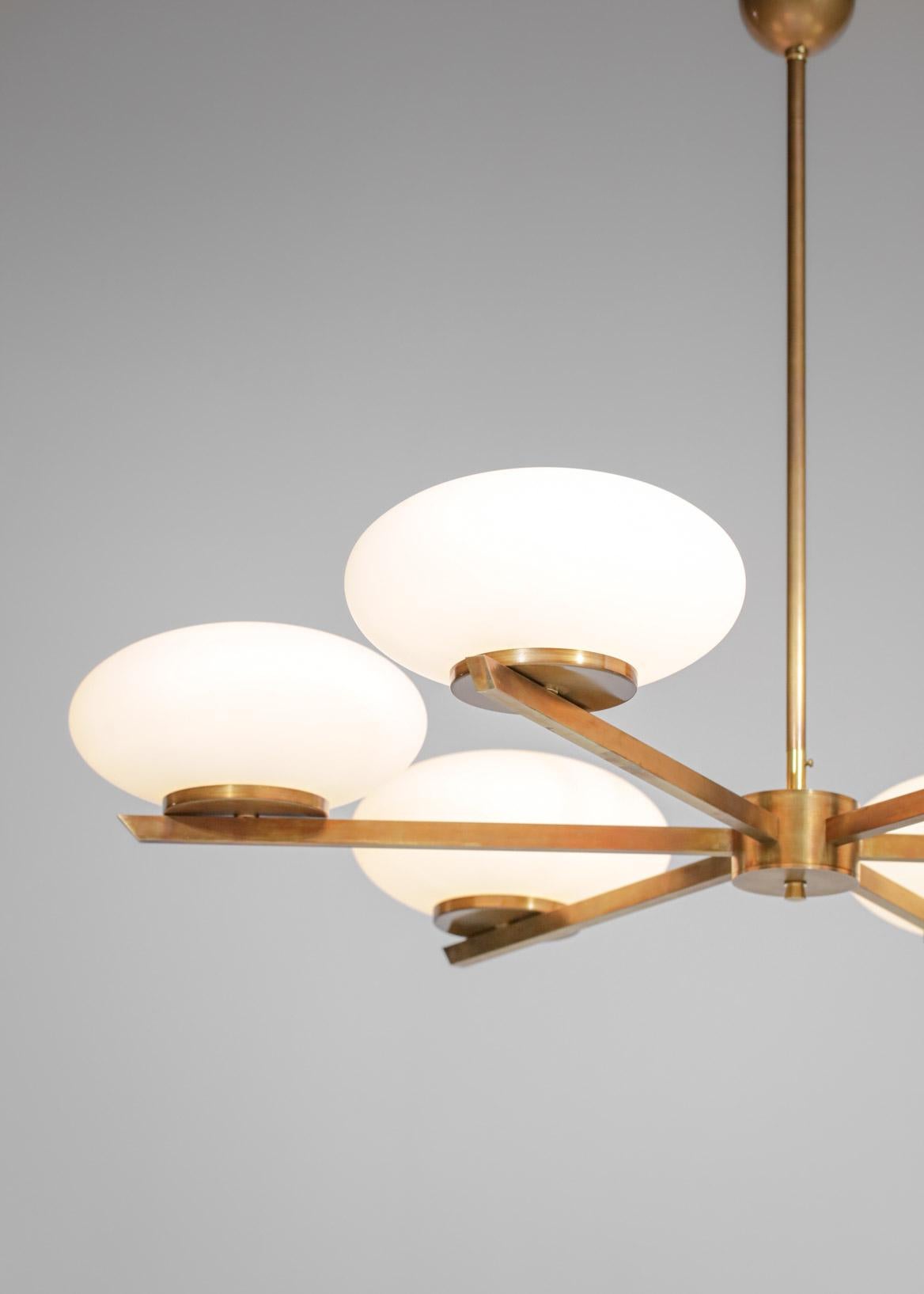 Contemporary Italian chandelier in brass and white opaline, composed of a solid brass structure and a row of six large ovoid glass opalines. Modern creation, brass finish on request.
Manufacturer : Handcrafted in Italy.