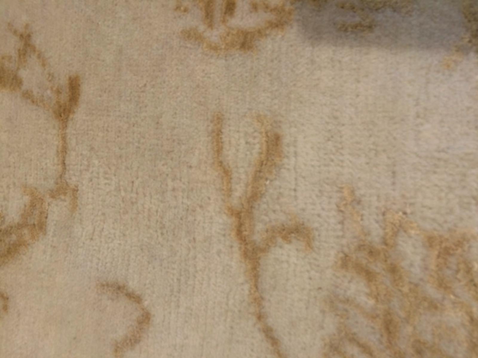Notre COLLECTION MYSTIQUE impressionne avec une palette de couleurs intemporelles et des matériaux fins et soigneusement sélectionnés.
Ces belles pièces d'art contemporain sont nouées à la main par des artisans qualifiés en Inde. 

Nos tapis en