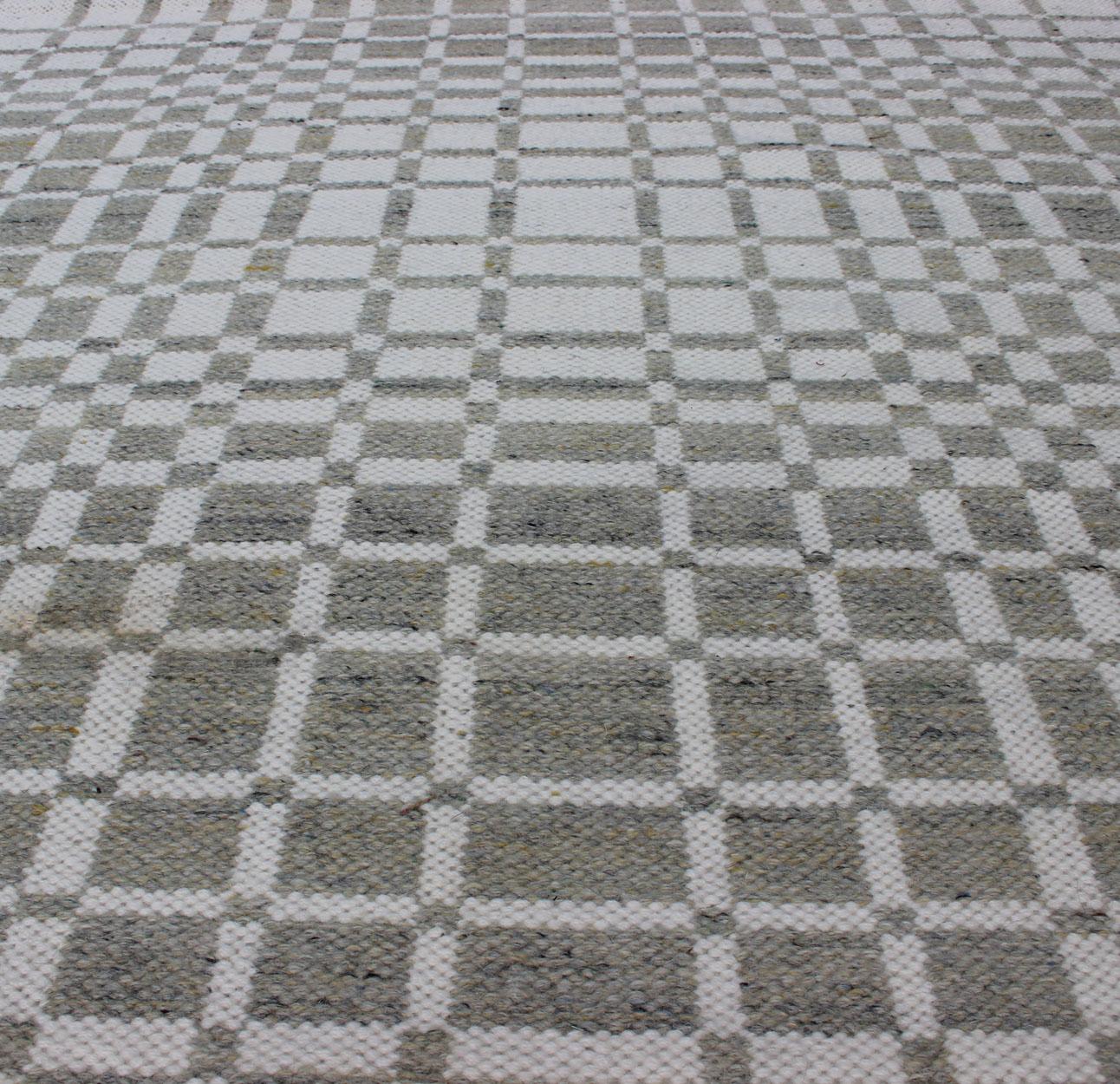Modern Design Flatweave Rug with Modern pattern in Cream and Green-Gray In New Condition For Sale In Atlanta, GA