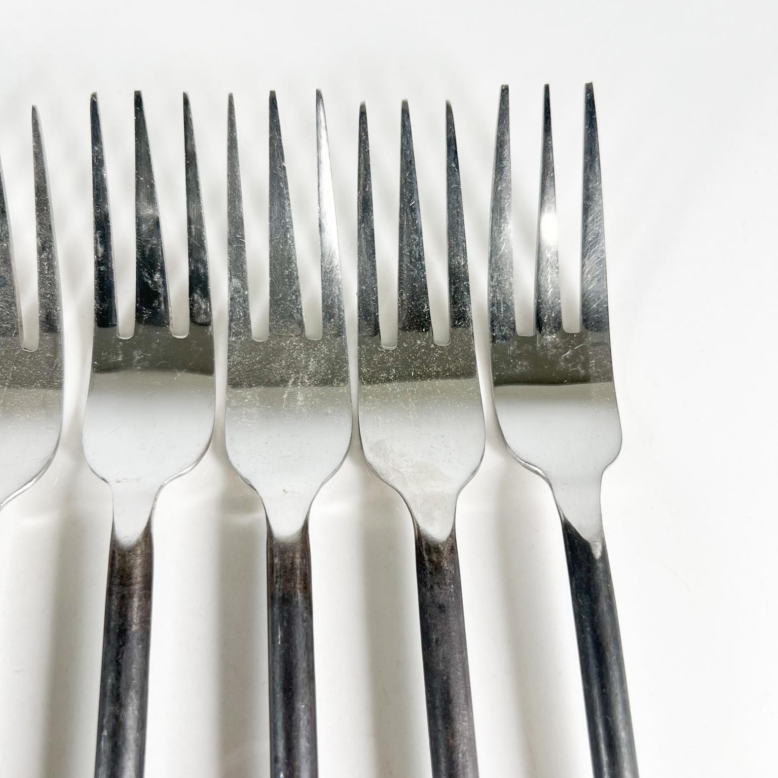Contemporary Modern Design Gourmet Settings Twist N Shout Dinner Forks Set of Eight