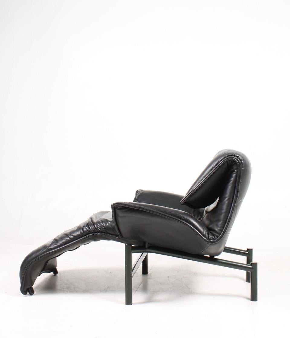 Great looking and very comfortable seat lounge chair in patinated leather. Designed by Vico Magistretti and made by Cassina, 1980s. Great original condition.