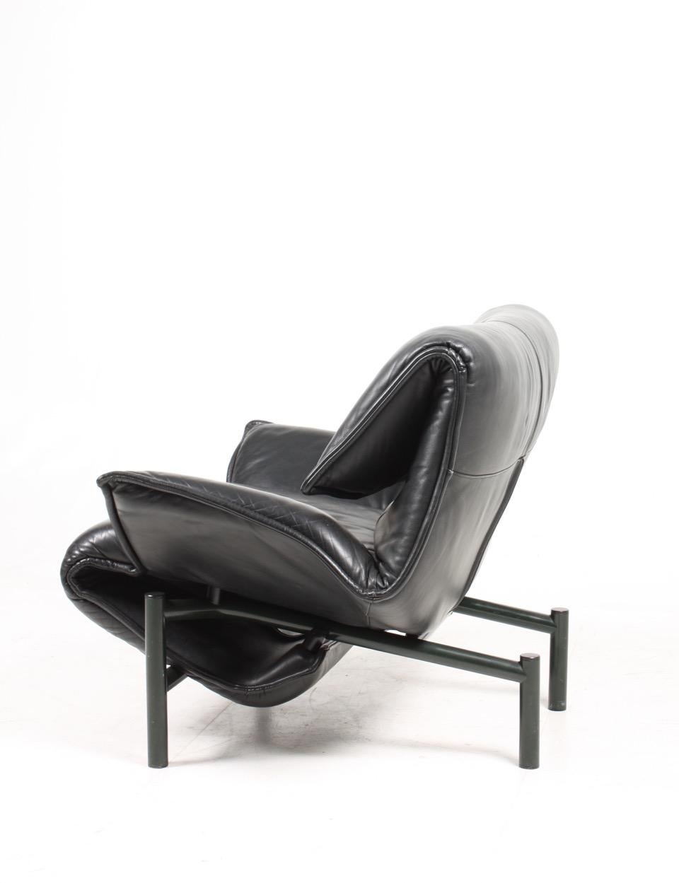 Mid-Century Modern Modern Design Lounge Chair in Patinated Leather by Vico Magistretti