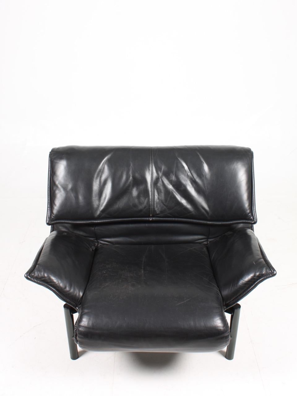 Modern Design Lounge Chair in Patinated Leather by Vico Magistretti In Good Condition In Lejre, DK