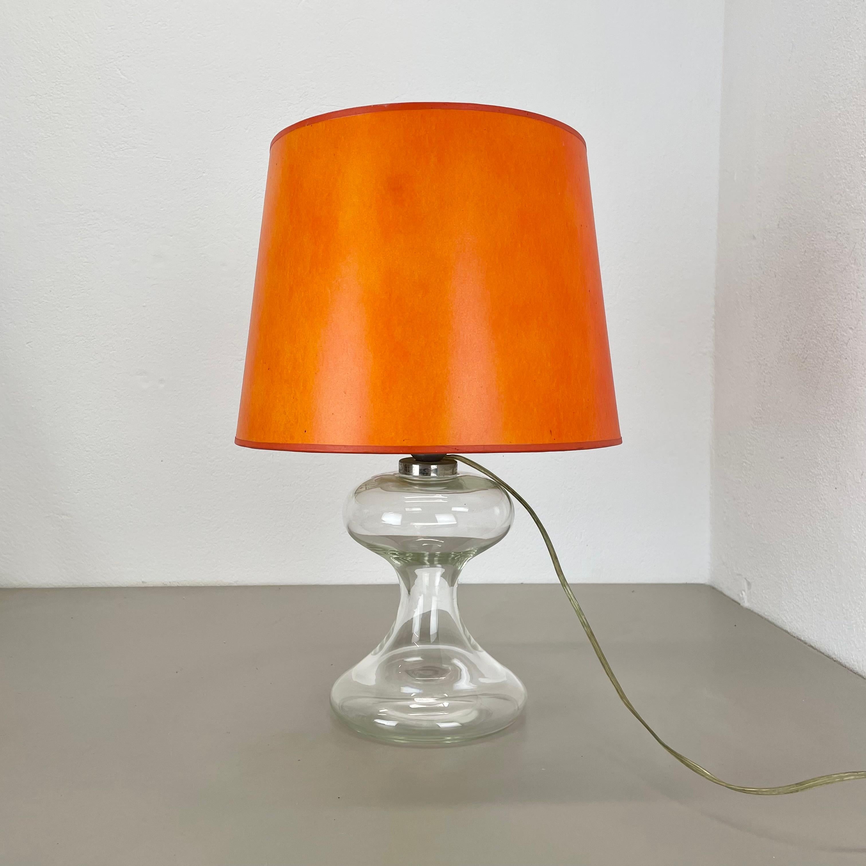 Article :

base de lampe de table en verre


Producteur :

Design/One


Designer :

Ingo Maurer


Décennie :

1960s





Cette base lumineuse originale en verre vintage a été conçue et produite par Ingo Maurer et Design/One en Allemagne dans les