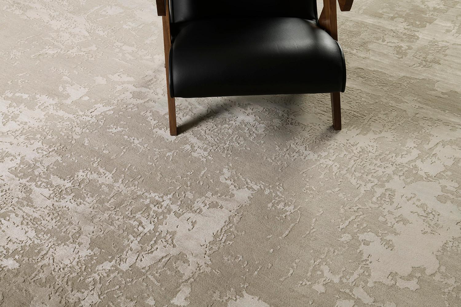 A modern design rug in Mezzo Collection reveals the breathtaking art form. This captivating rug will definitely leave you in awe upon laying your eyes on this wool and silk embossed rug. Featuring soothing earthy tones, this rug creates an artistic