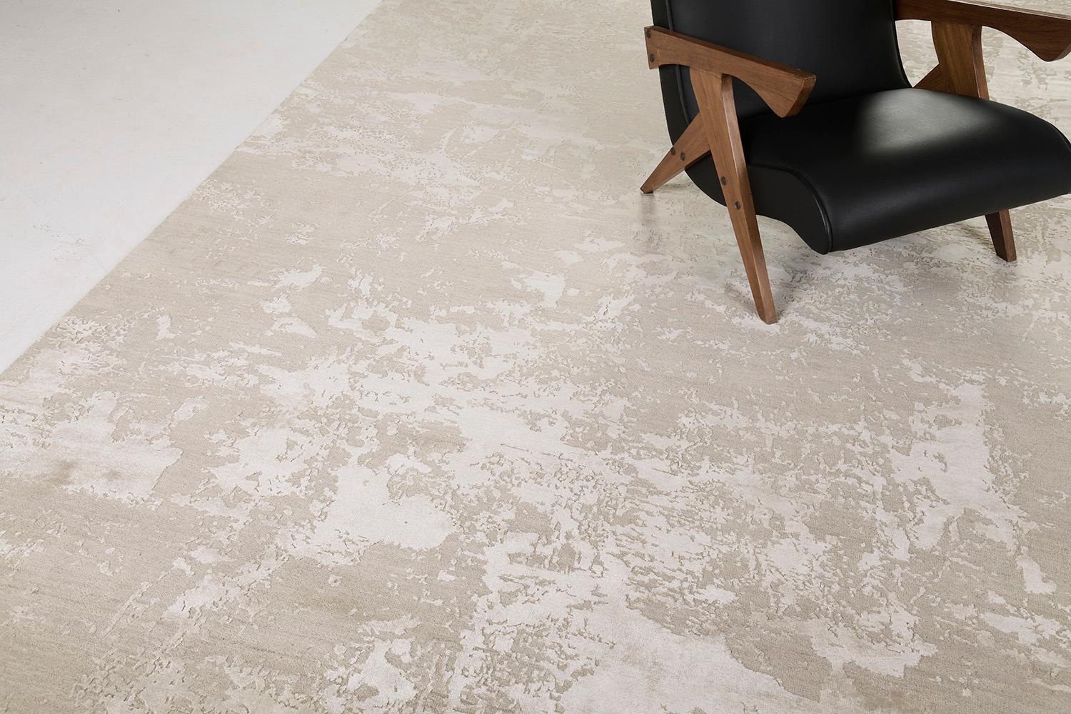 Hand-Knotted Modern Design Mezzo Collection Wool & Silk Embossed Rug  For Sale