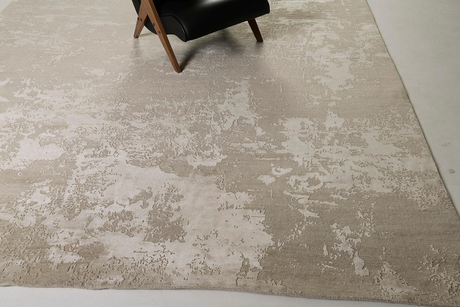 Contemporary Modern Design Mezzo Collection Wool & Silk Embossed Rug  For Sale