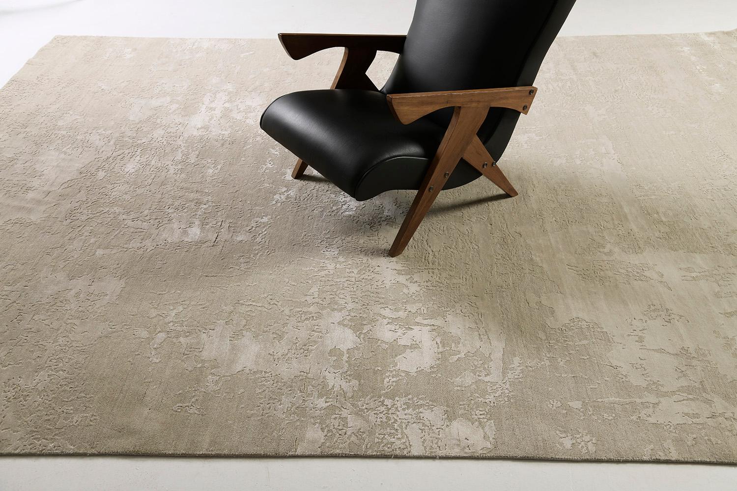 Modern Design Mezzo Collection Wool & Silk Embossed Rug  For Sale 1
