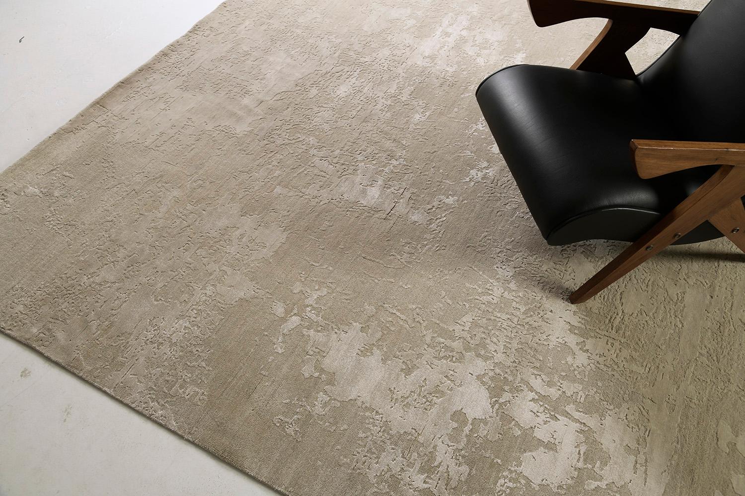 Modern Design Mezzo Collection Wool & Silk Embossed Rug  For Sale 3