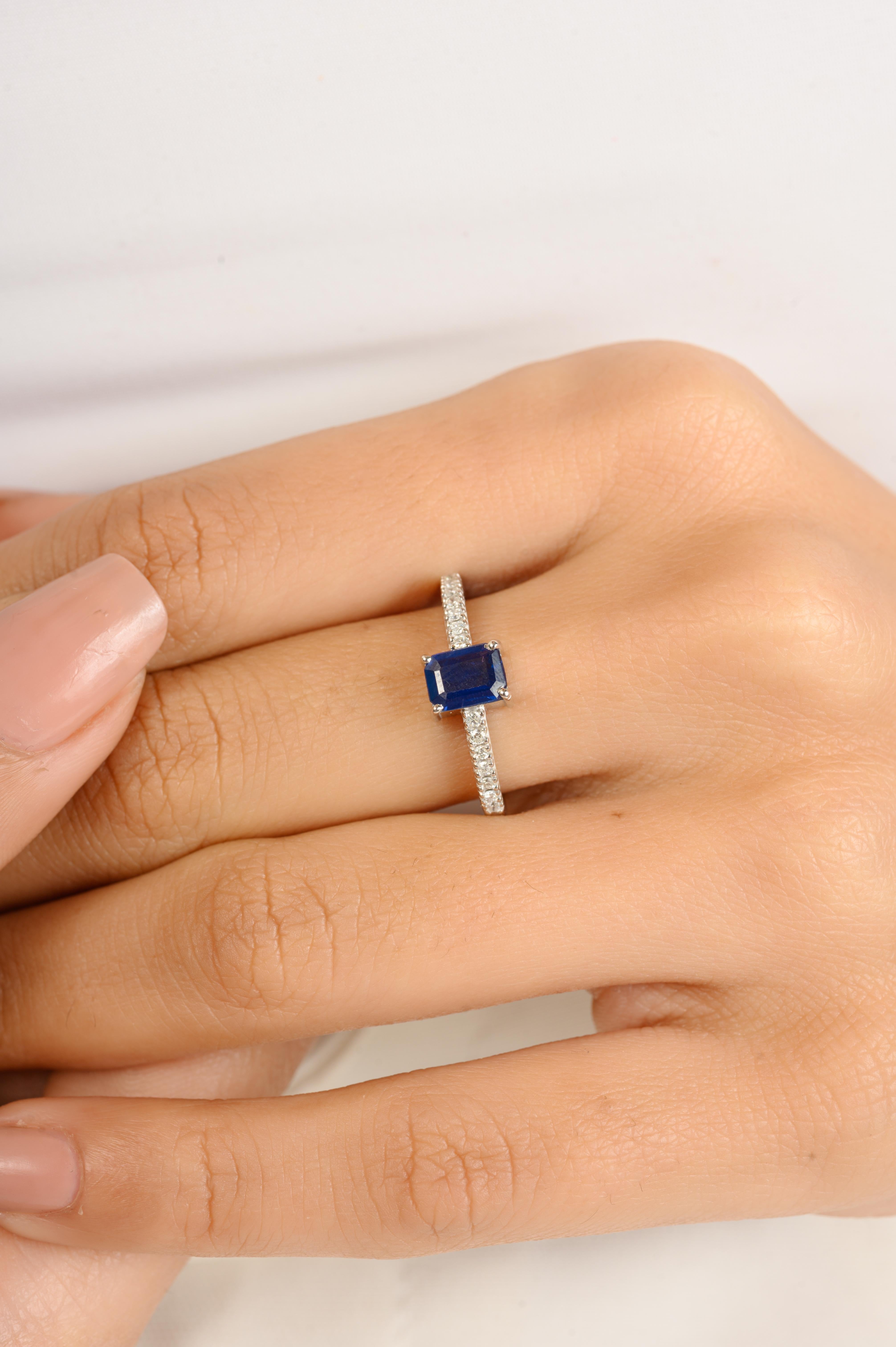 En vente :  Bague de design moderne pour femmes en or blanc 14 carats avec saphir bleu taille octogonale et diamants 6