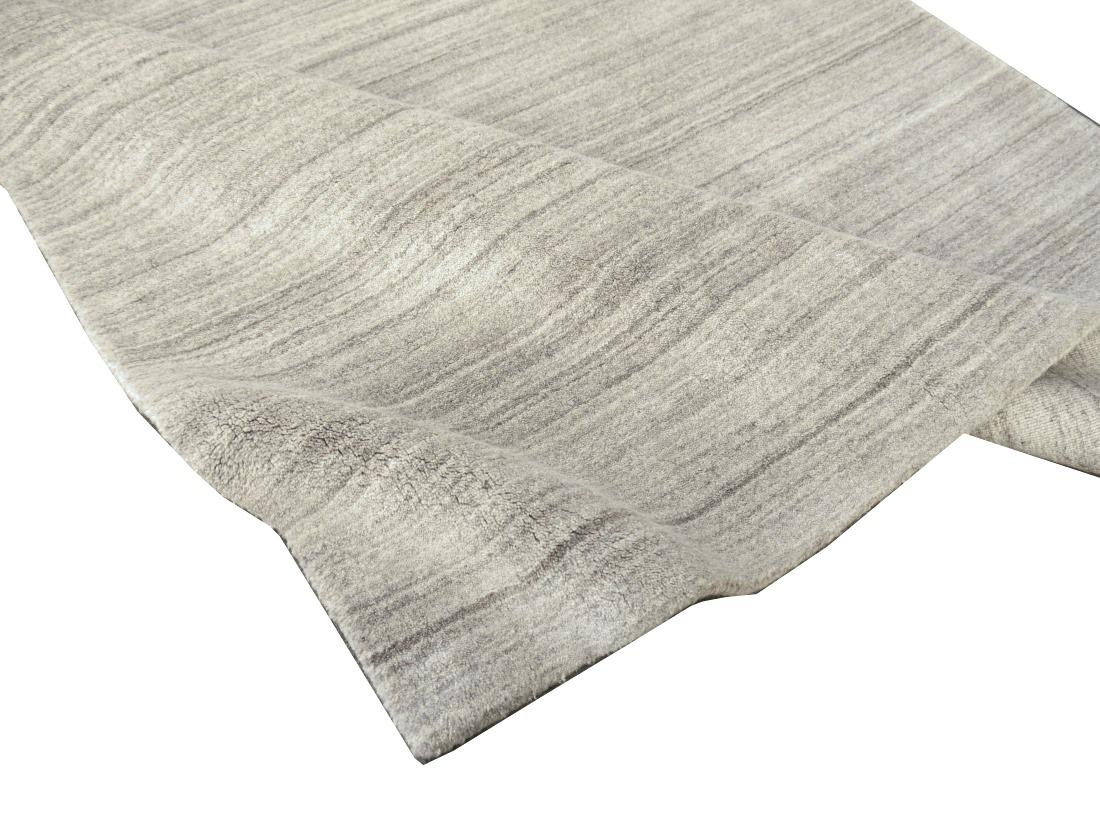 Modern Design Rug Contemporary Neutral Grey and Beige Handmade Carpet For Sale 4