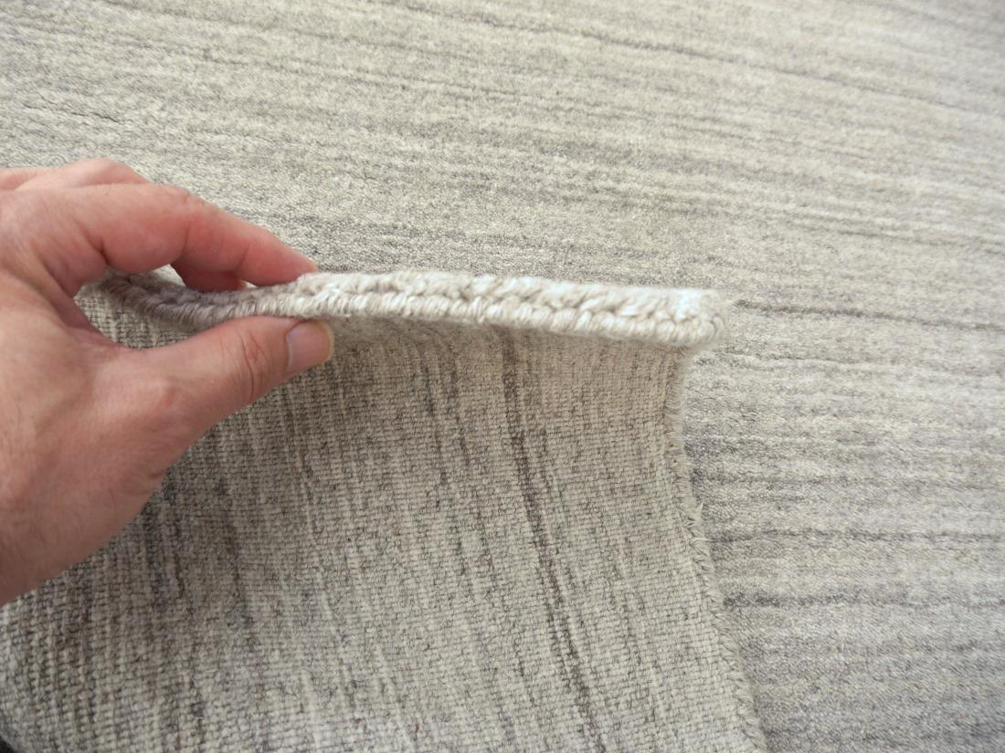 Modern Design Rug Contemporary Neutral Grey and Beige Handmade Carpet For Sale 5