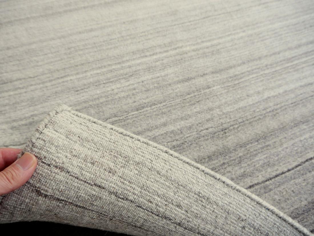 Hand-Knotted Modern Design Rug Contemporary Neutral Grey and Beige Handmade Carpet For Sale