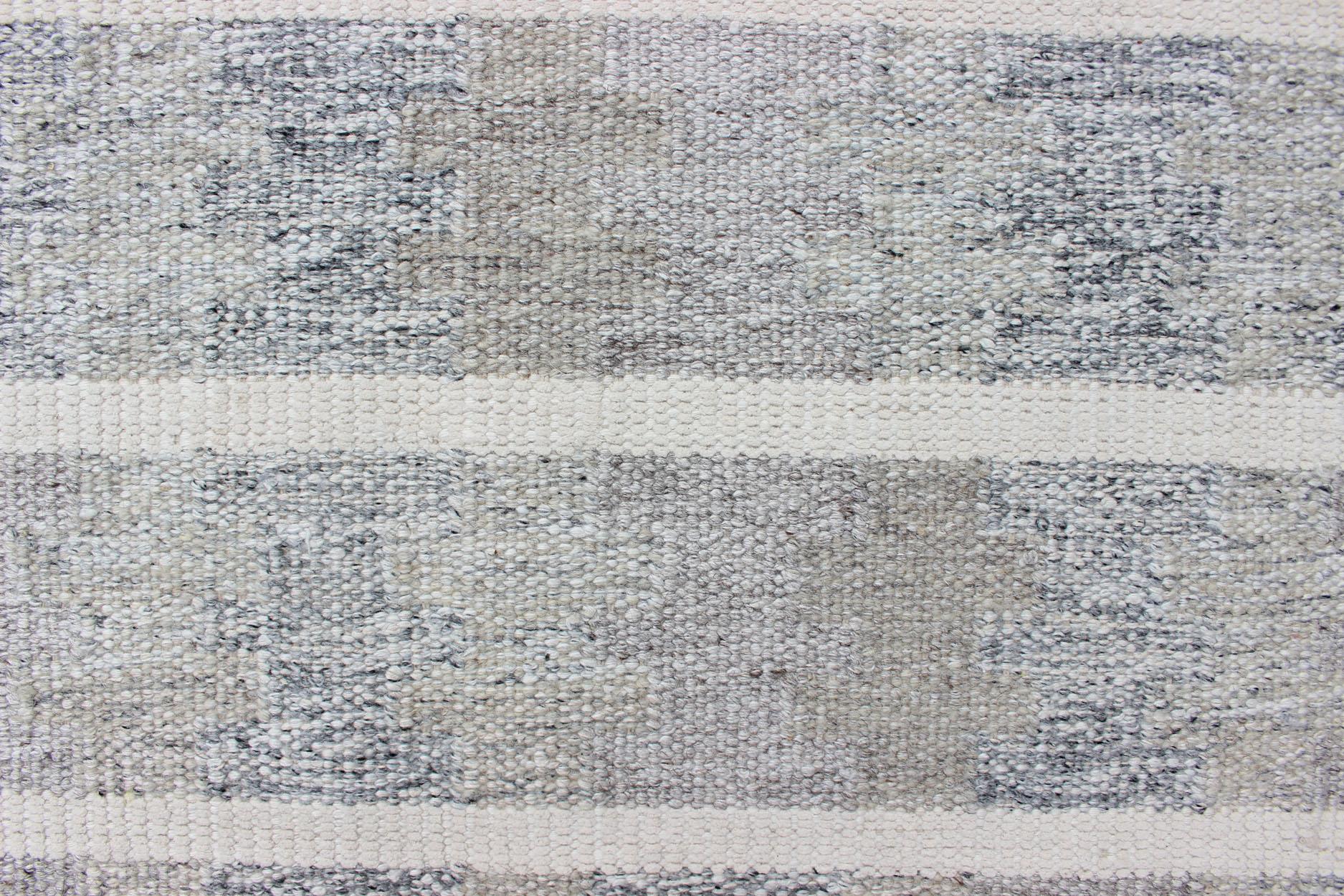 Modern Design Scandinavian Flat-Weave Rug with Neutral Colors For Sale 2