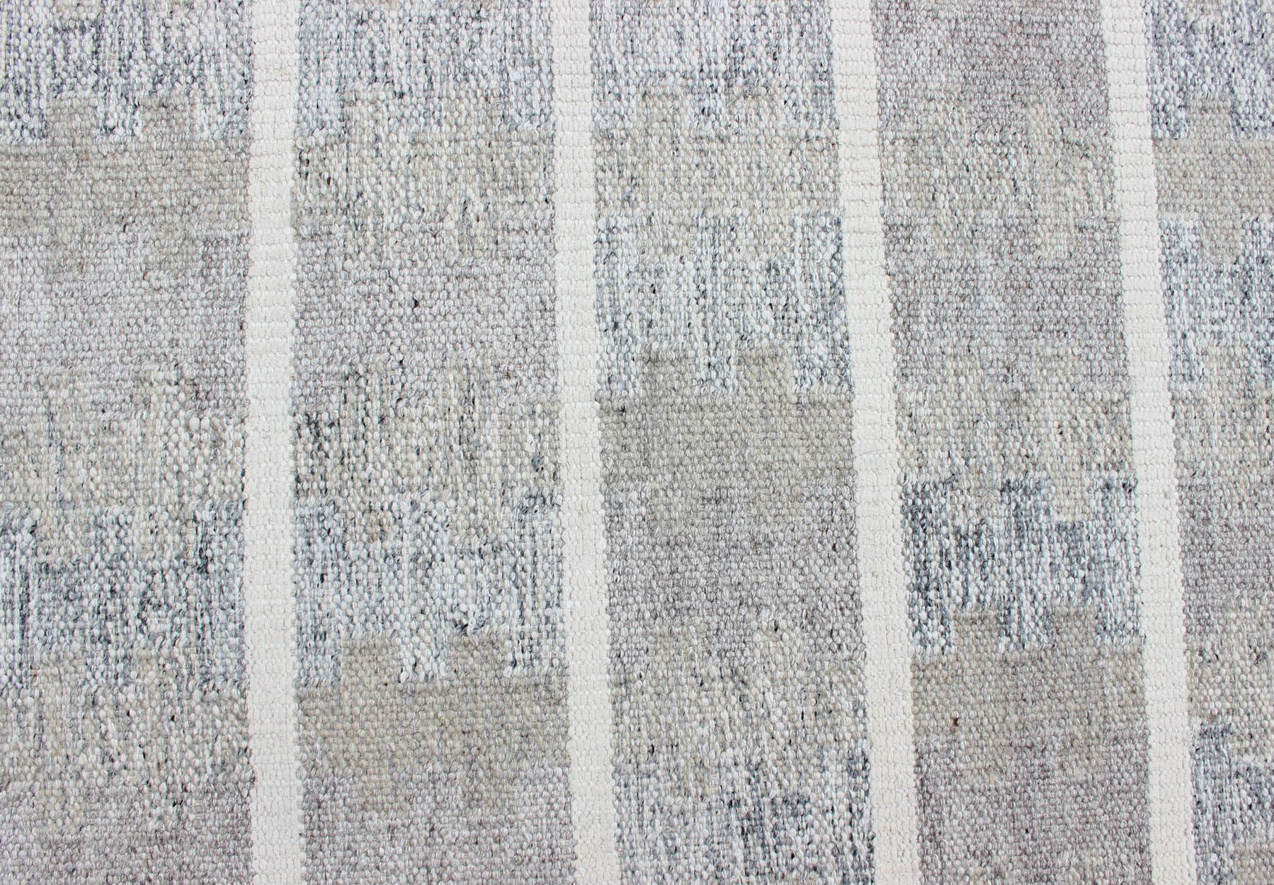 Hand-Woven Modern Design Scandinavian Flat-Weave Rug with Neutral Colors For Sale