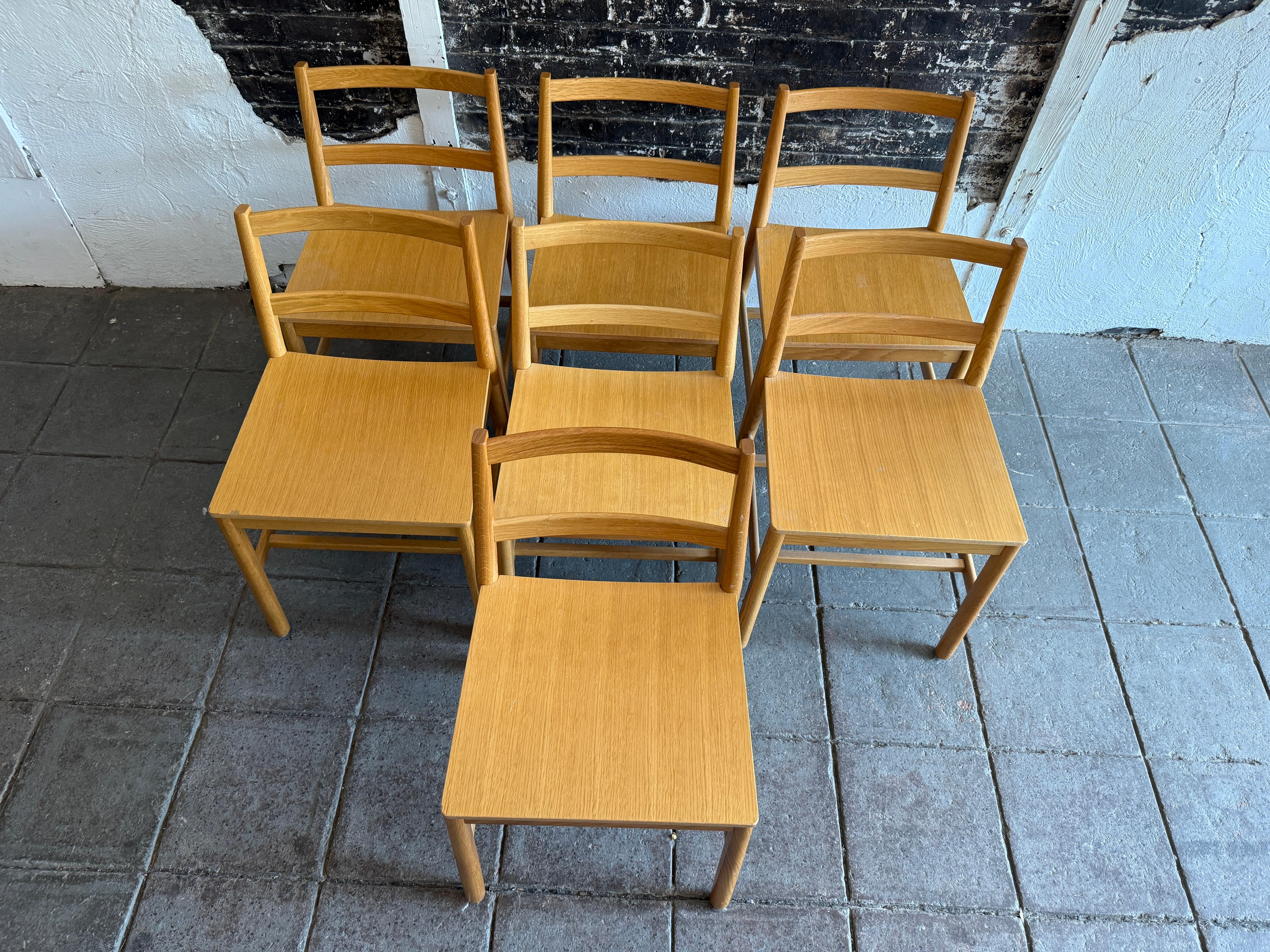 By Design Modern Design Chaises de salle à manger simples en chêne blanc Made in Italy 7 available en vente 4