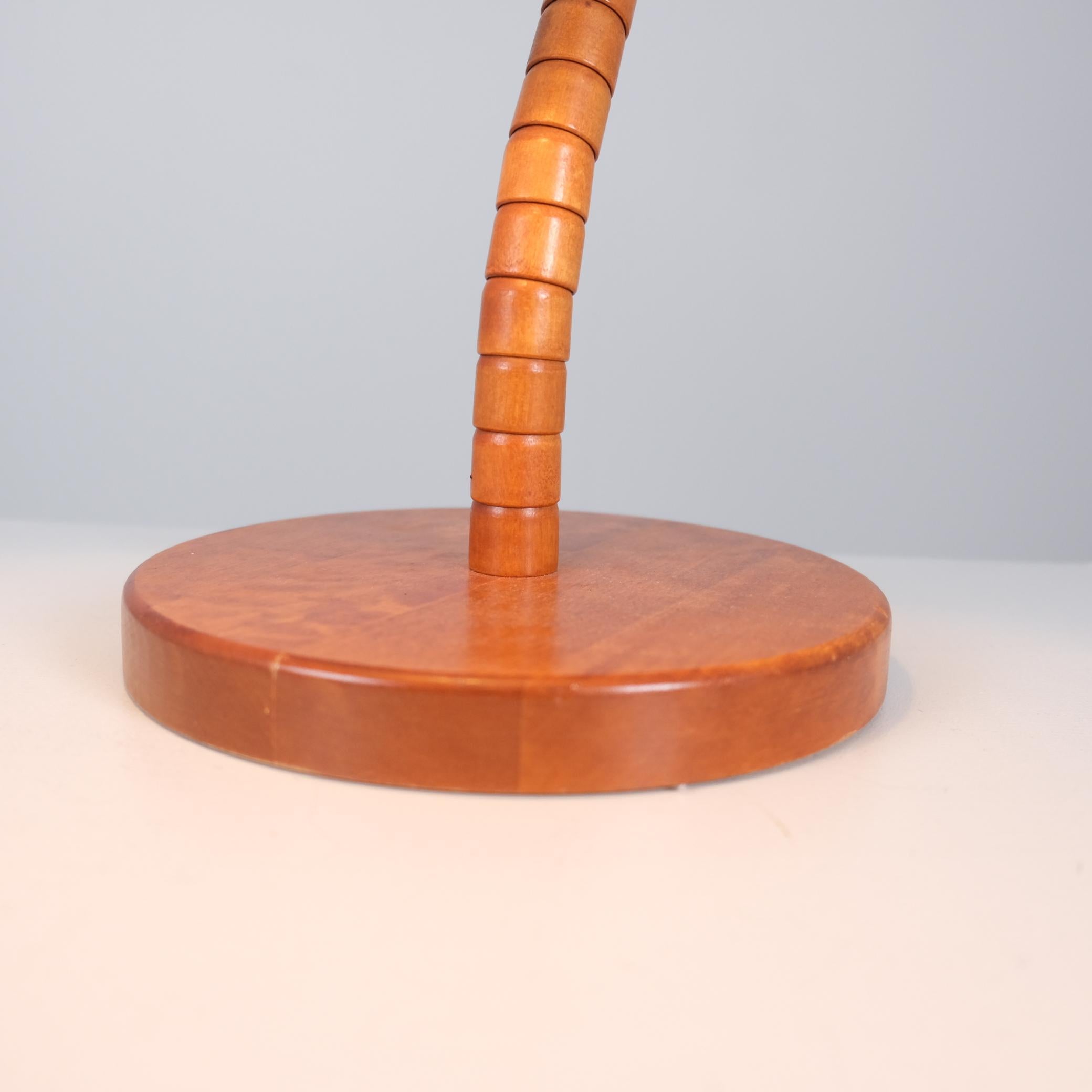 Lámpara de mesa de diseño moderno Modelo 1911 de madera teñida, Markslöjd, Suecia Años 80 finales del siglo XX en venta